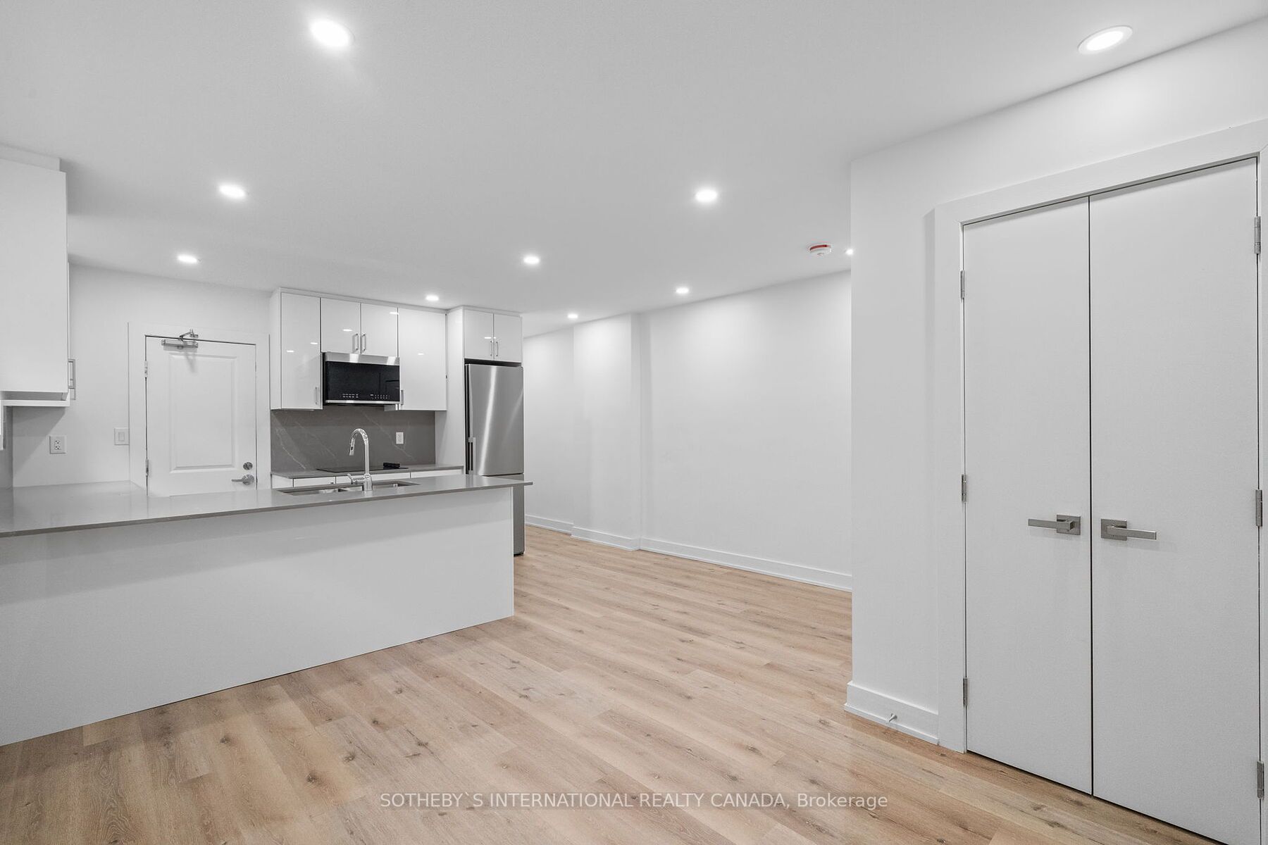 28 Strathgowan Ave, #Upper