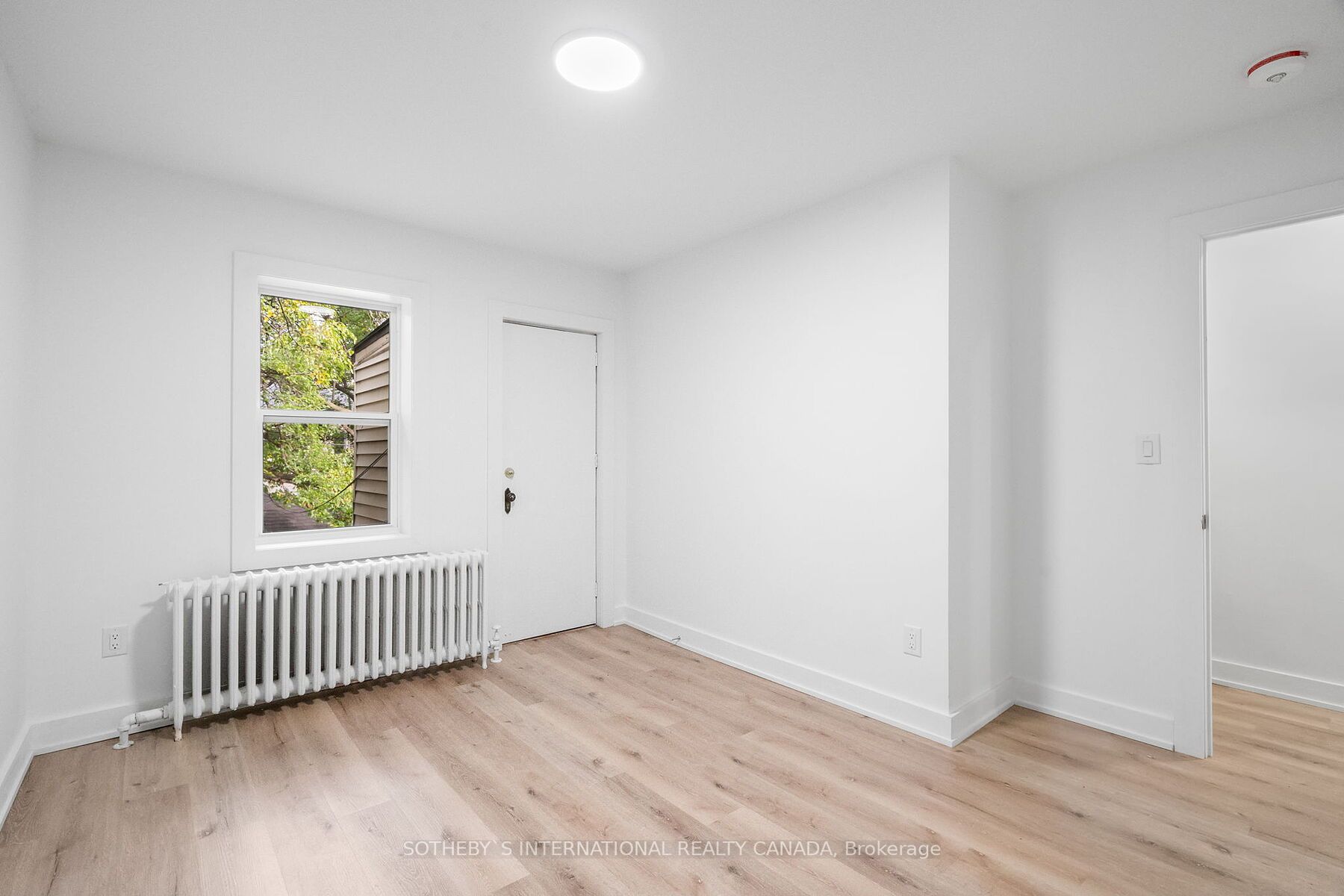 28 Strathgowan Ave, #Upper