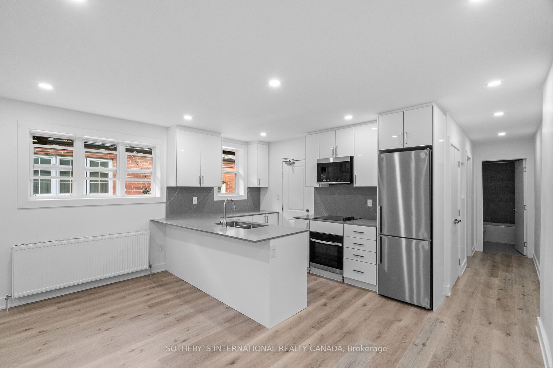 28 Strathgowan Ave, #Upper