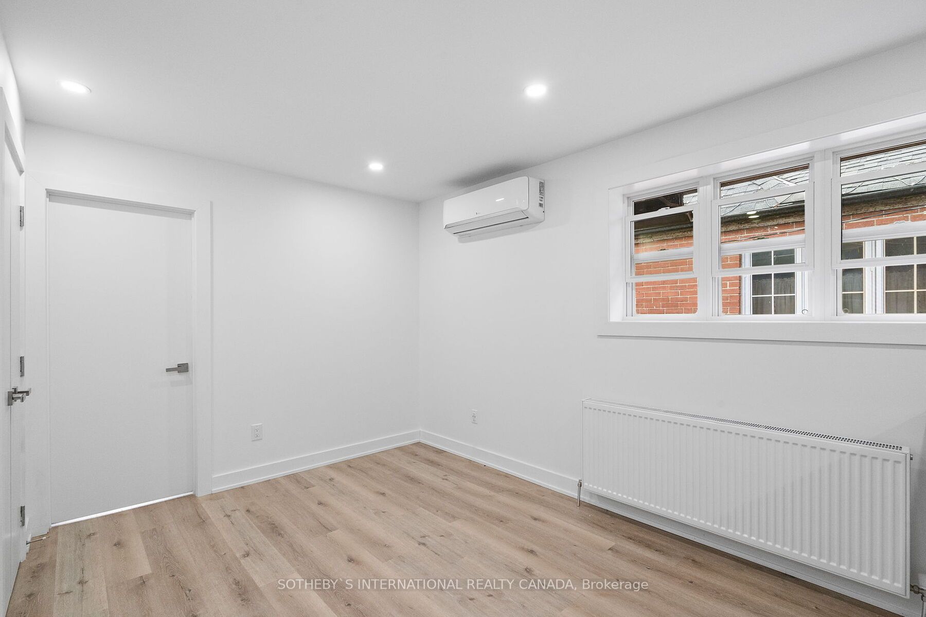 28 Strathgowan Ave, #Upper