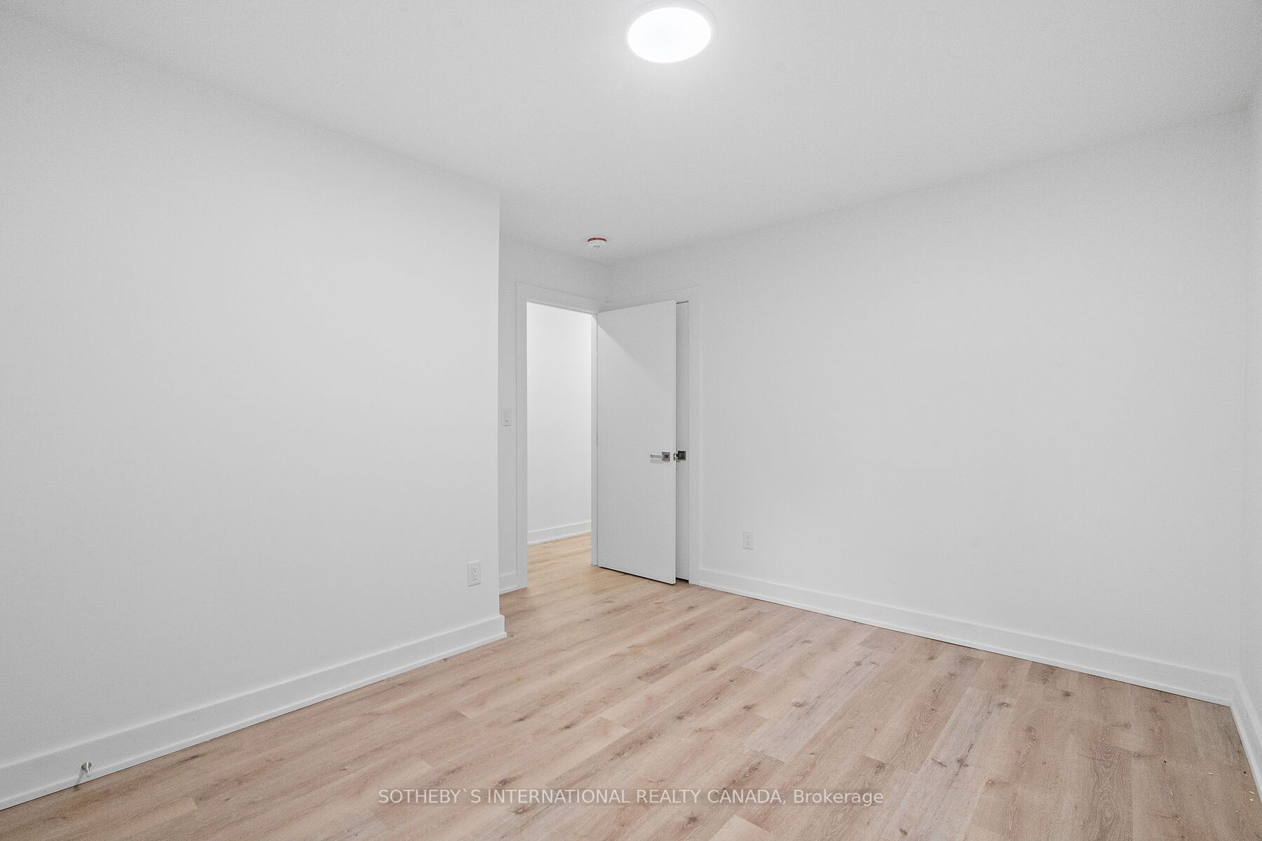 28 Strathgowan Ave, #Upper