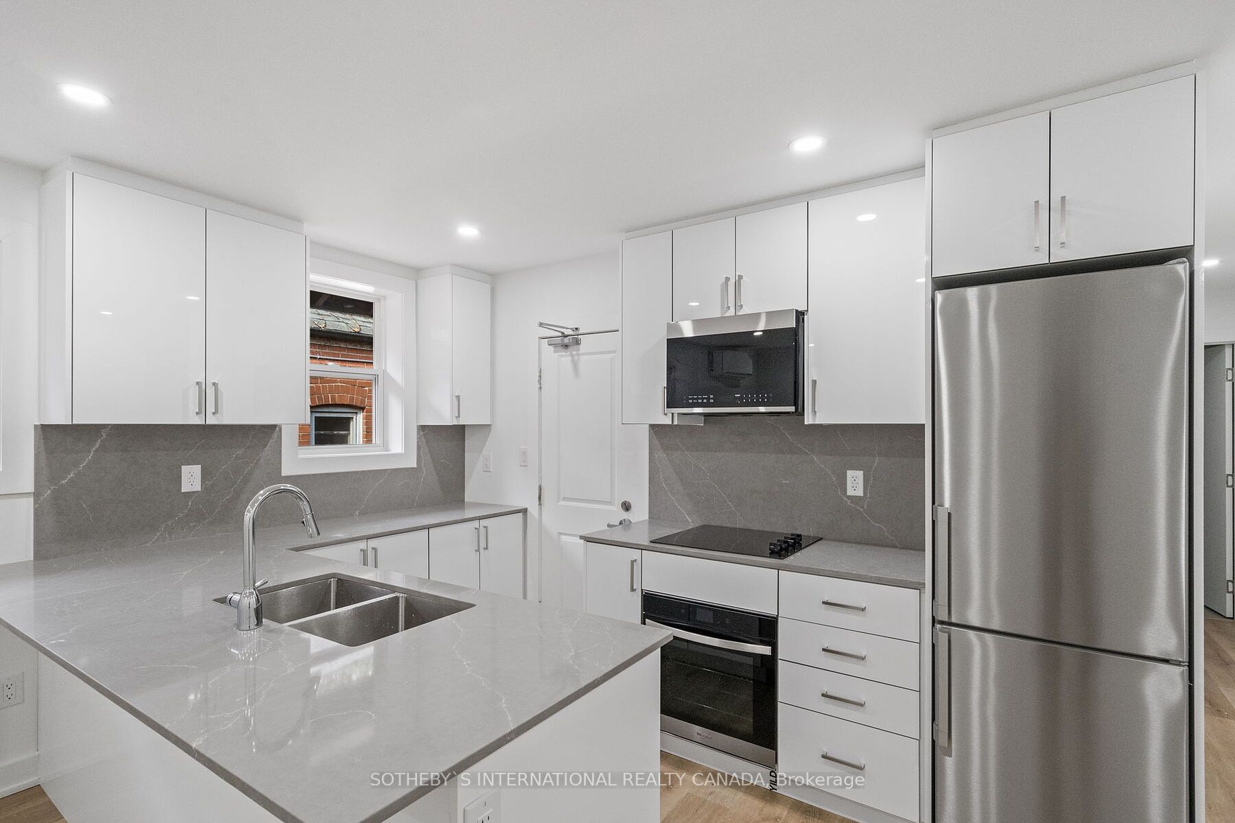 28 Strathgowan Ave, #Upper