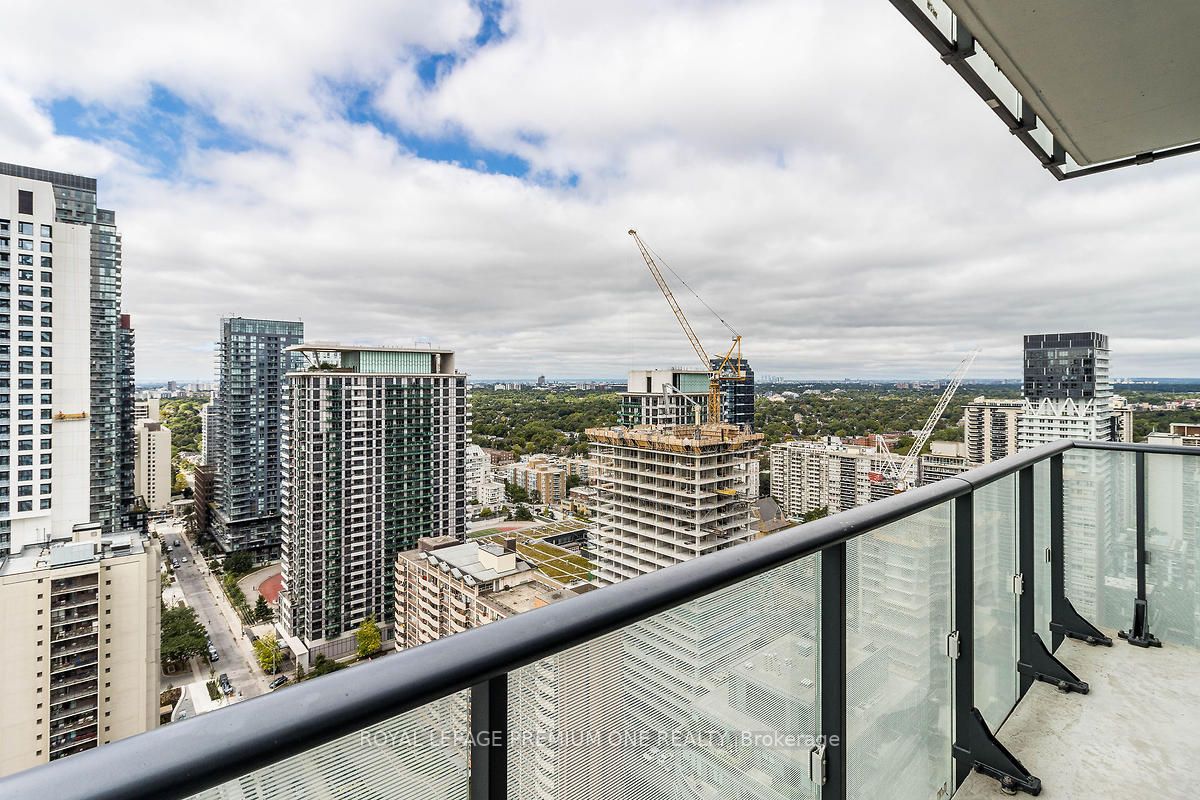 161 Roehampton Ave, #3102