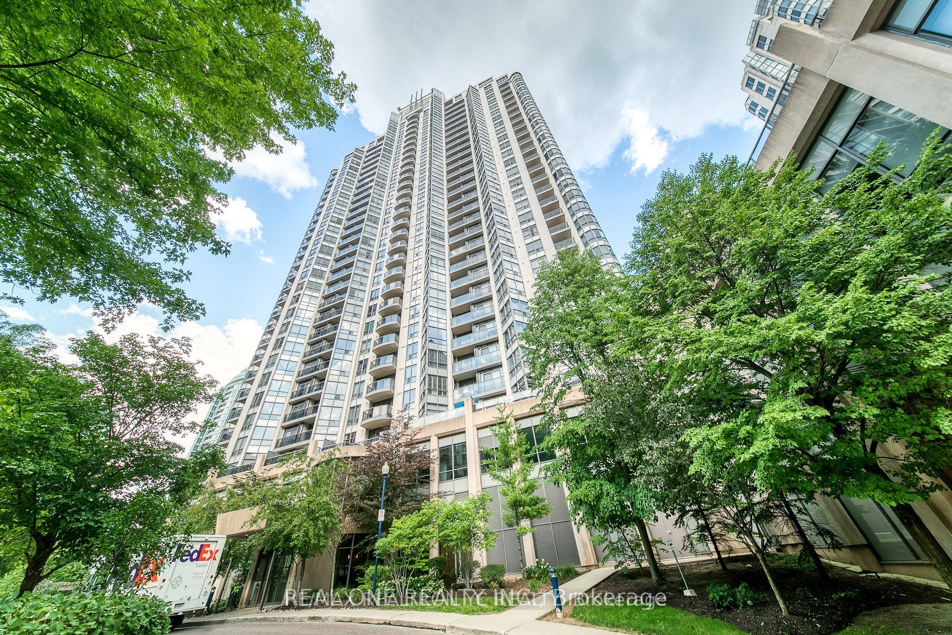 10 Northtown Way, #805