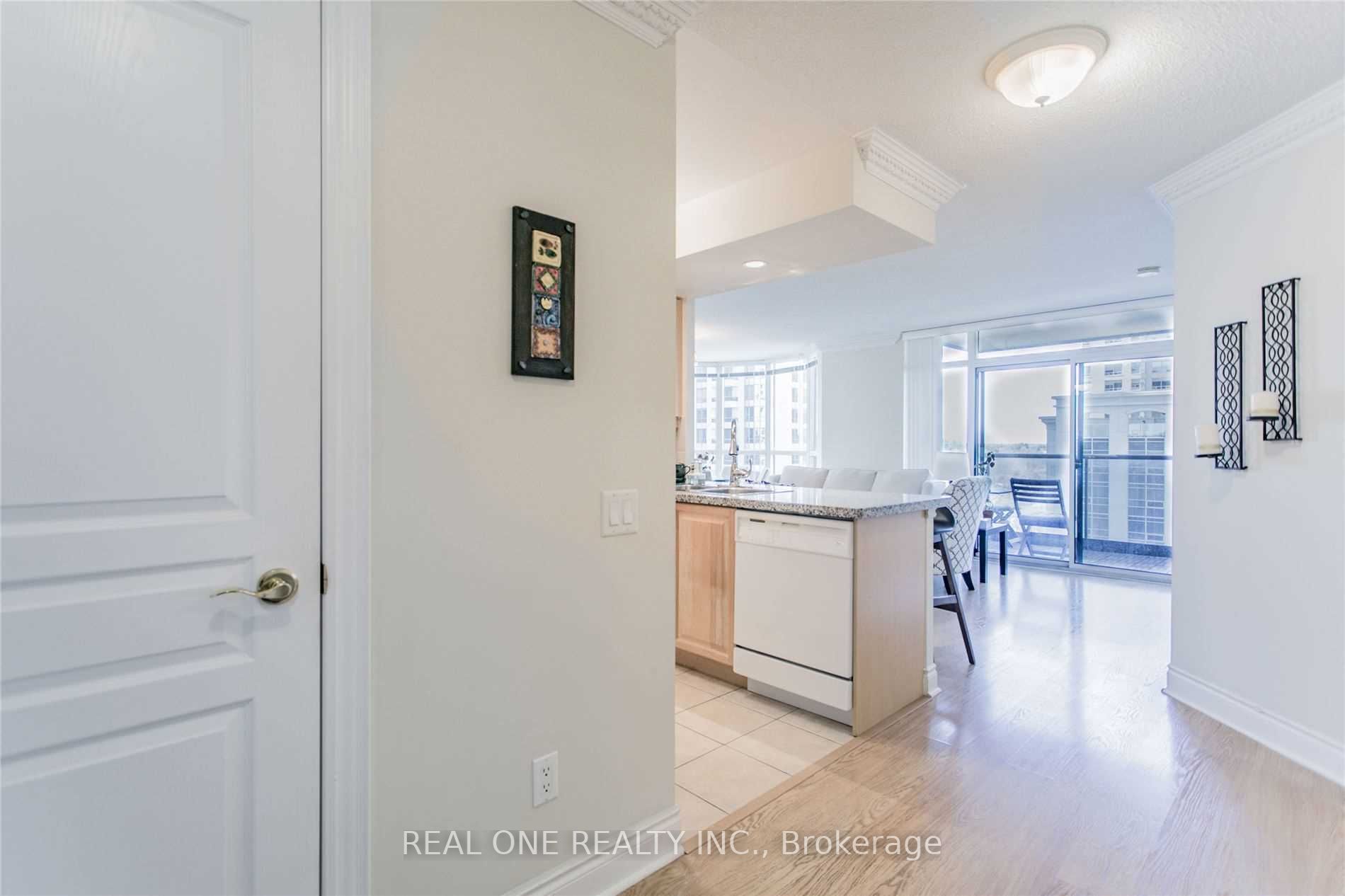 10 Northtown Way, #805