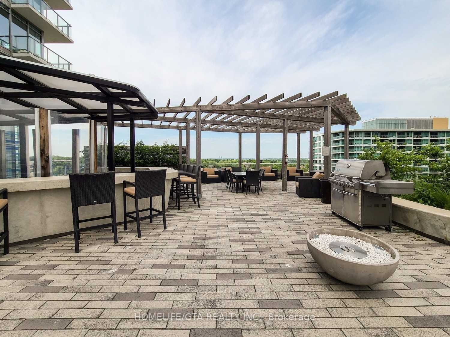 72 Esther Shiner Blvd, #321