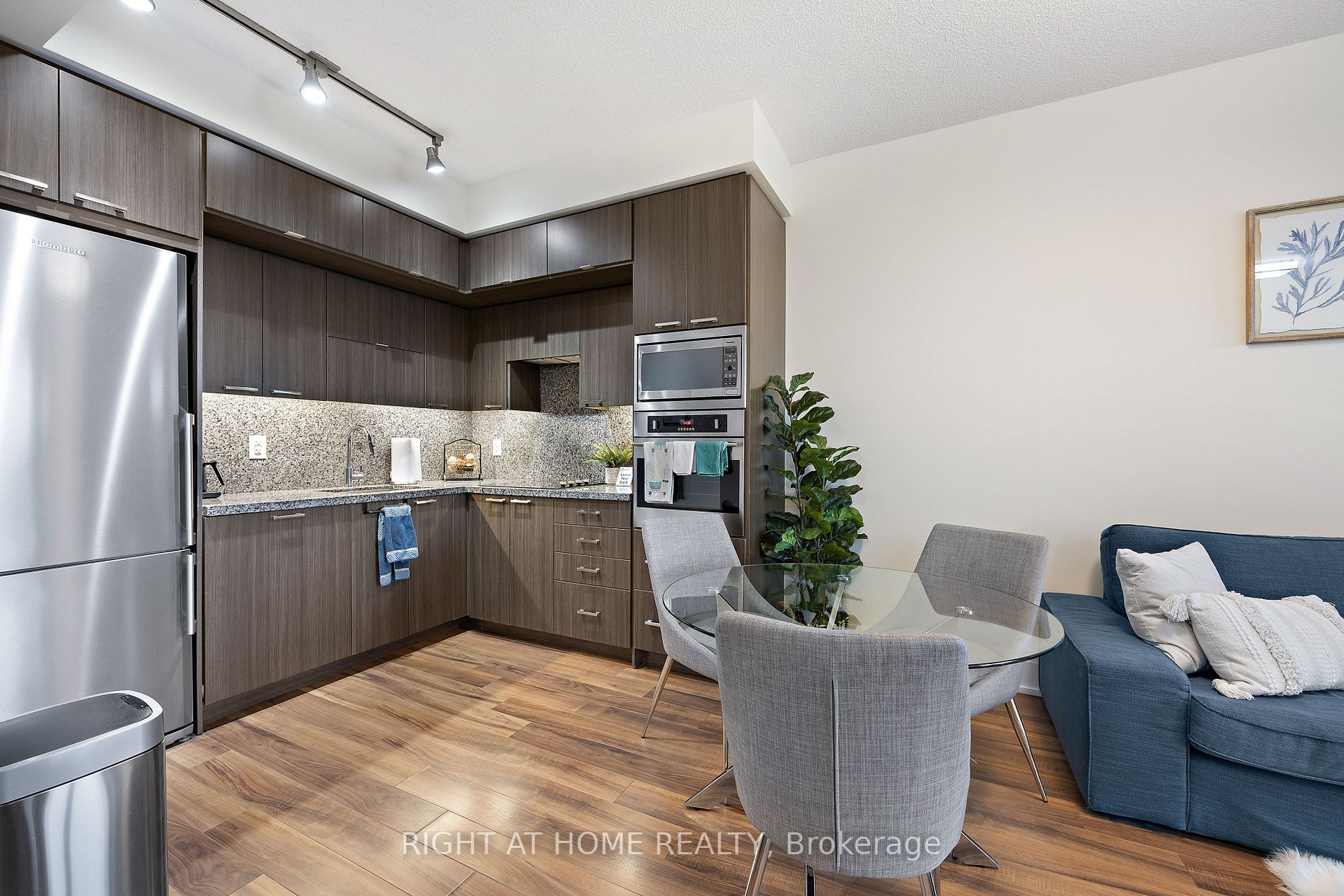 120 Harrison Garden Blvd, #908