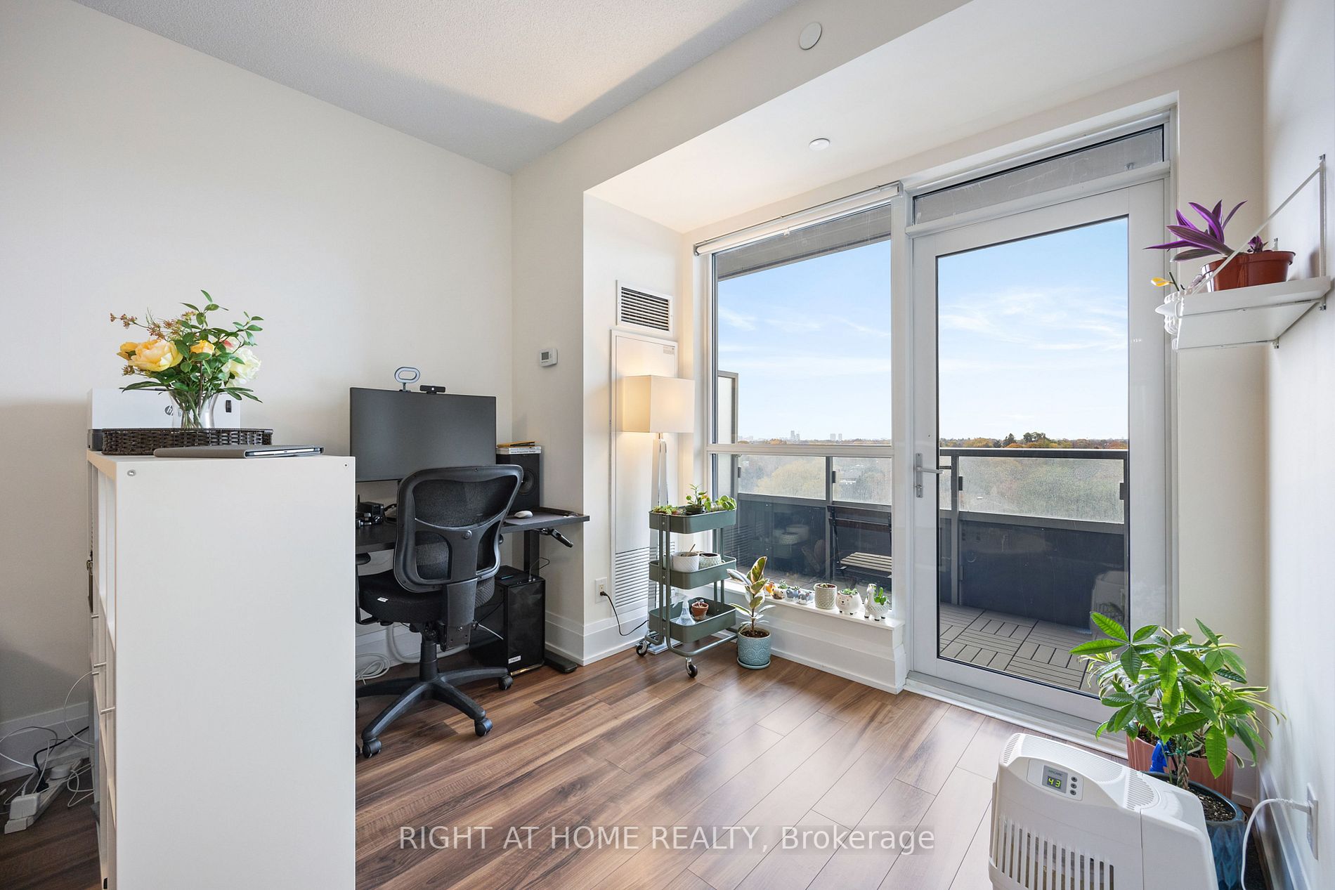 120 Harrison Garden Blvd, #908