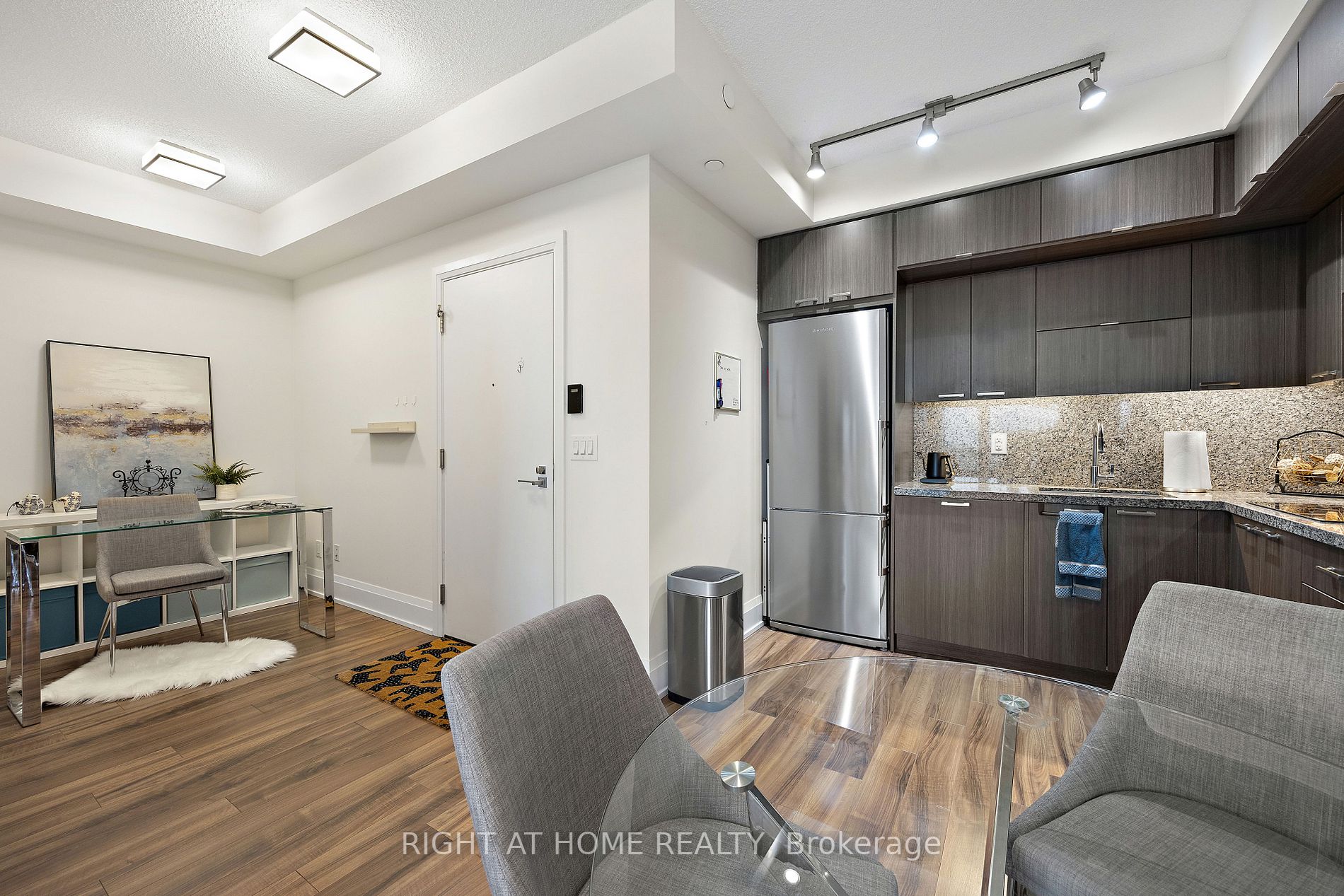 120 Harrison Garden Blvd, #908
