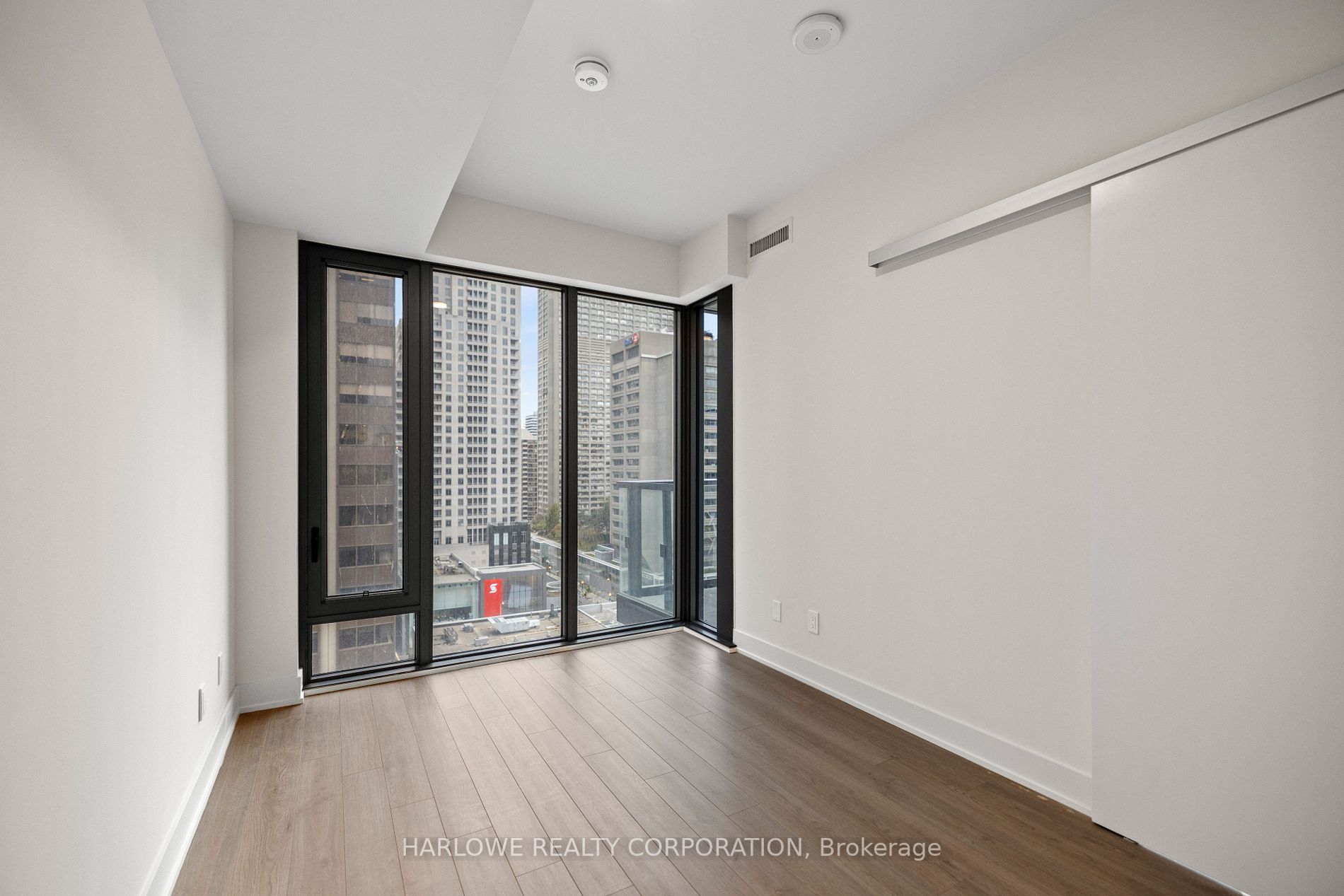 8 Cumberland St, #1203