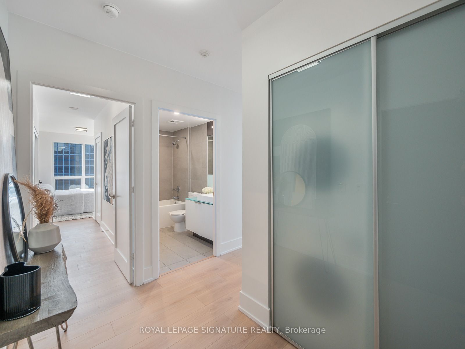 300 Front St W, #2012