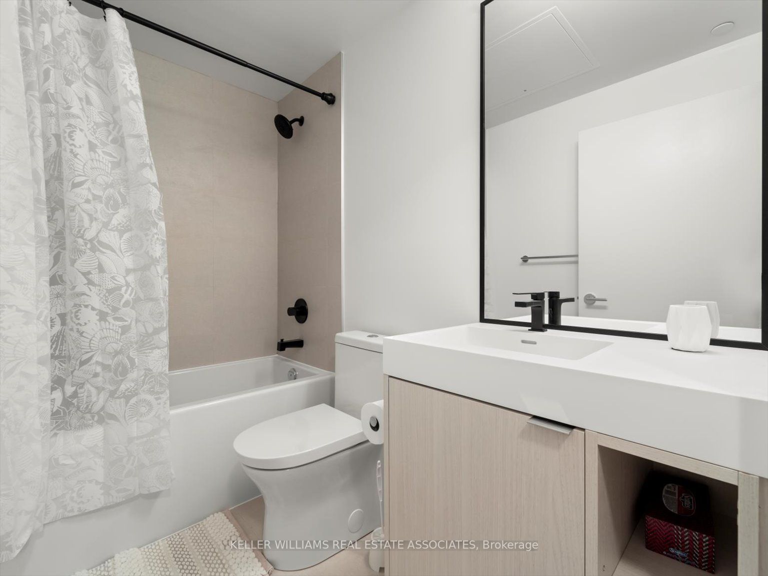 250 Lawrence Ave W, #402