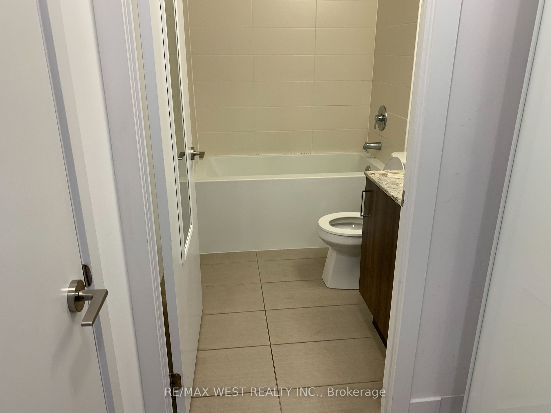 1486 Bathurst St, #202
