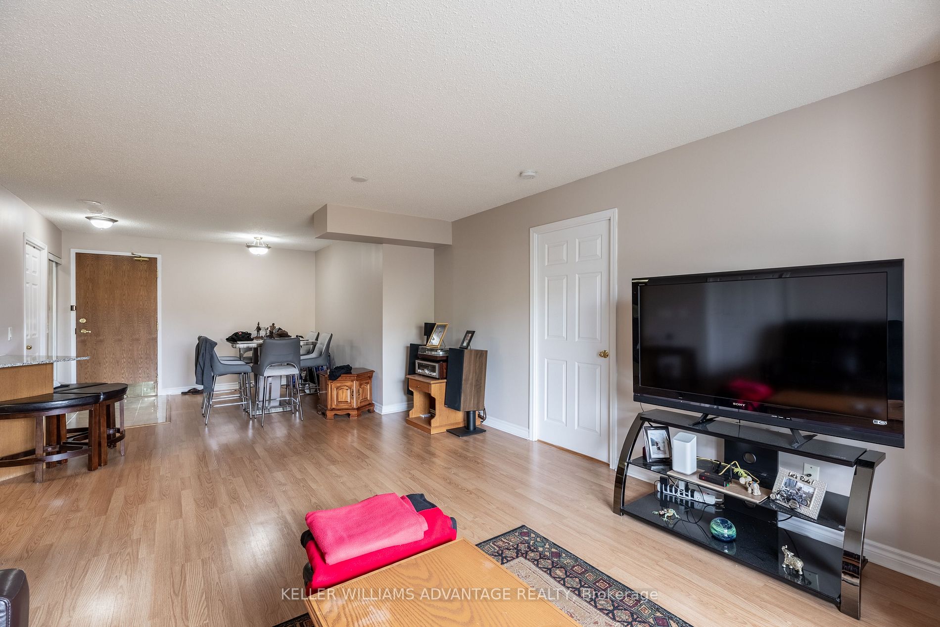 1730 Eglinton Ave E, #301