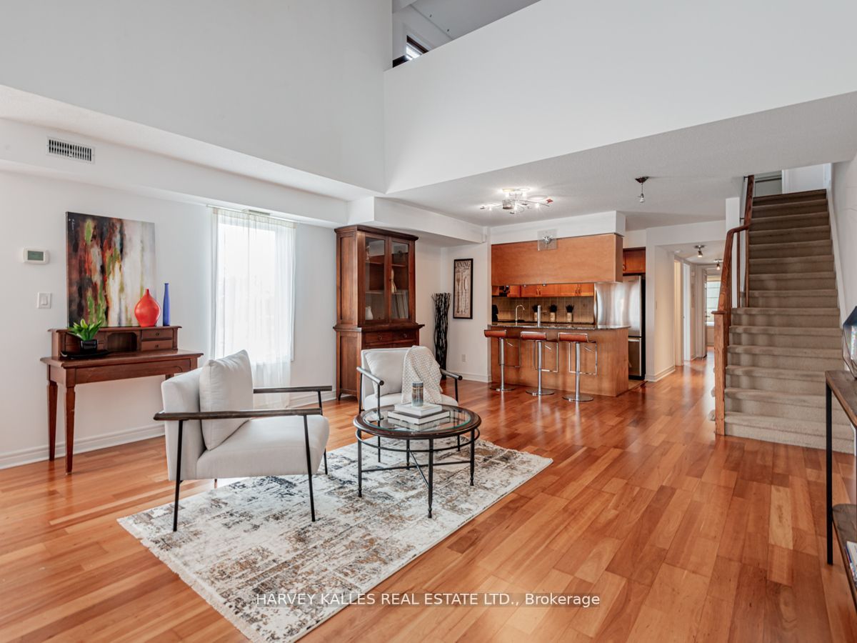 2 Brian Peck Cres, #301