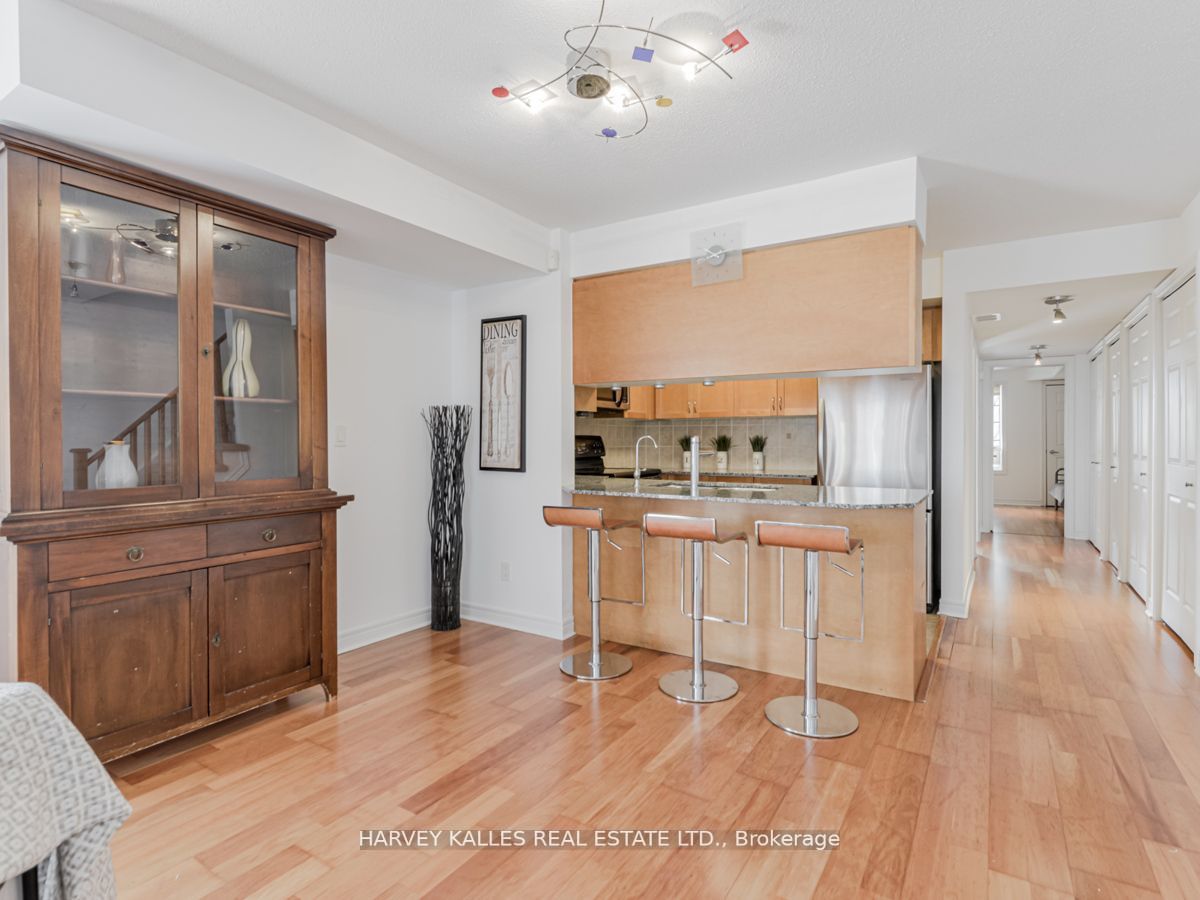 2 Brian Peck Cres, #301