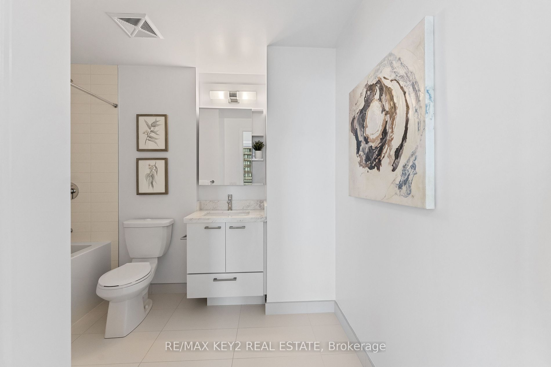 2221 Yonge St, #4509