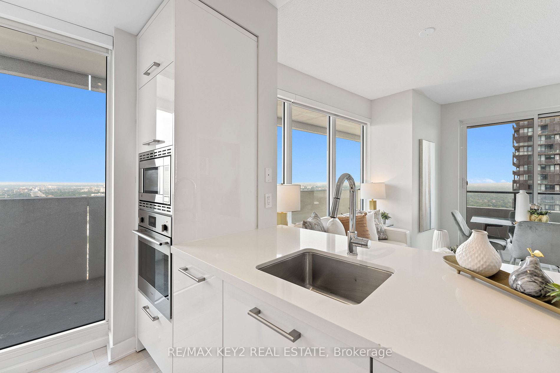 2221 Yonge St, #4509