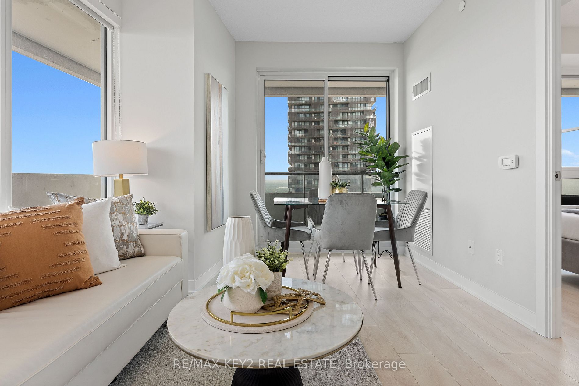 2221 Yonge St, #4509