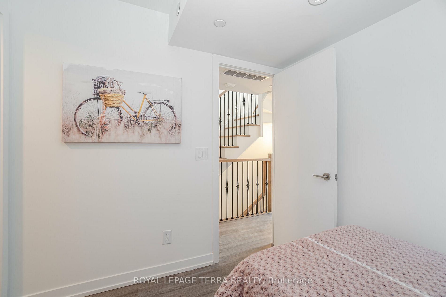 871 Sheppard Ave W, #28