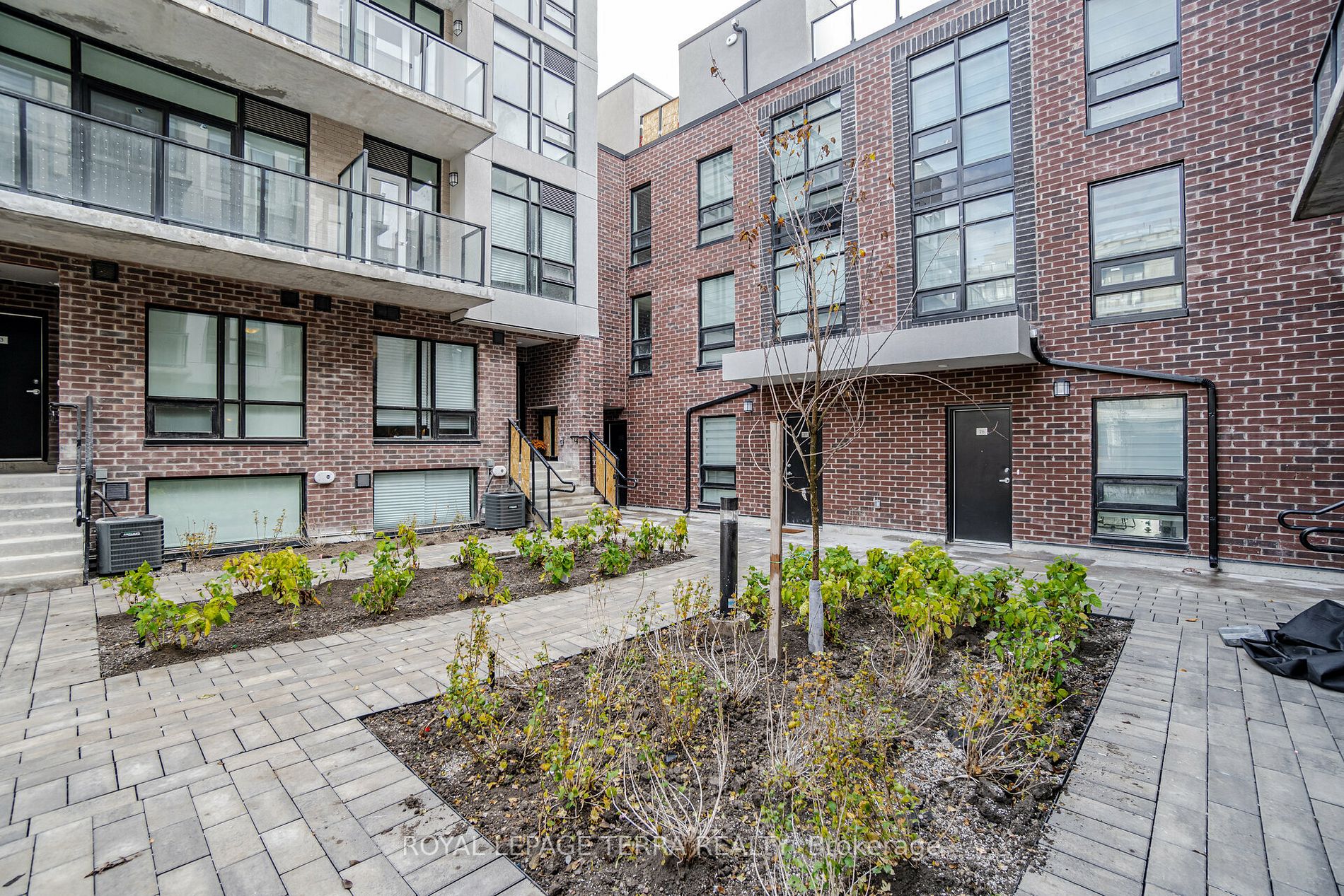 871 Sheppard Ave W, #28
