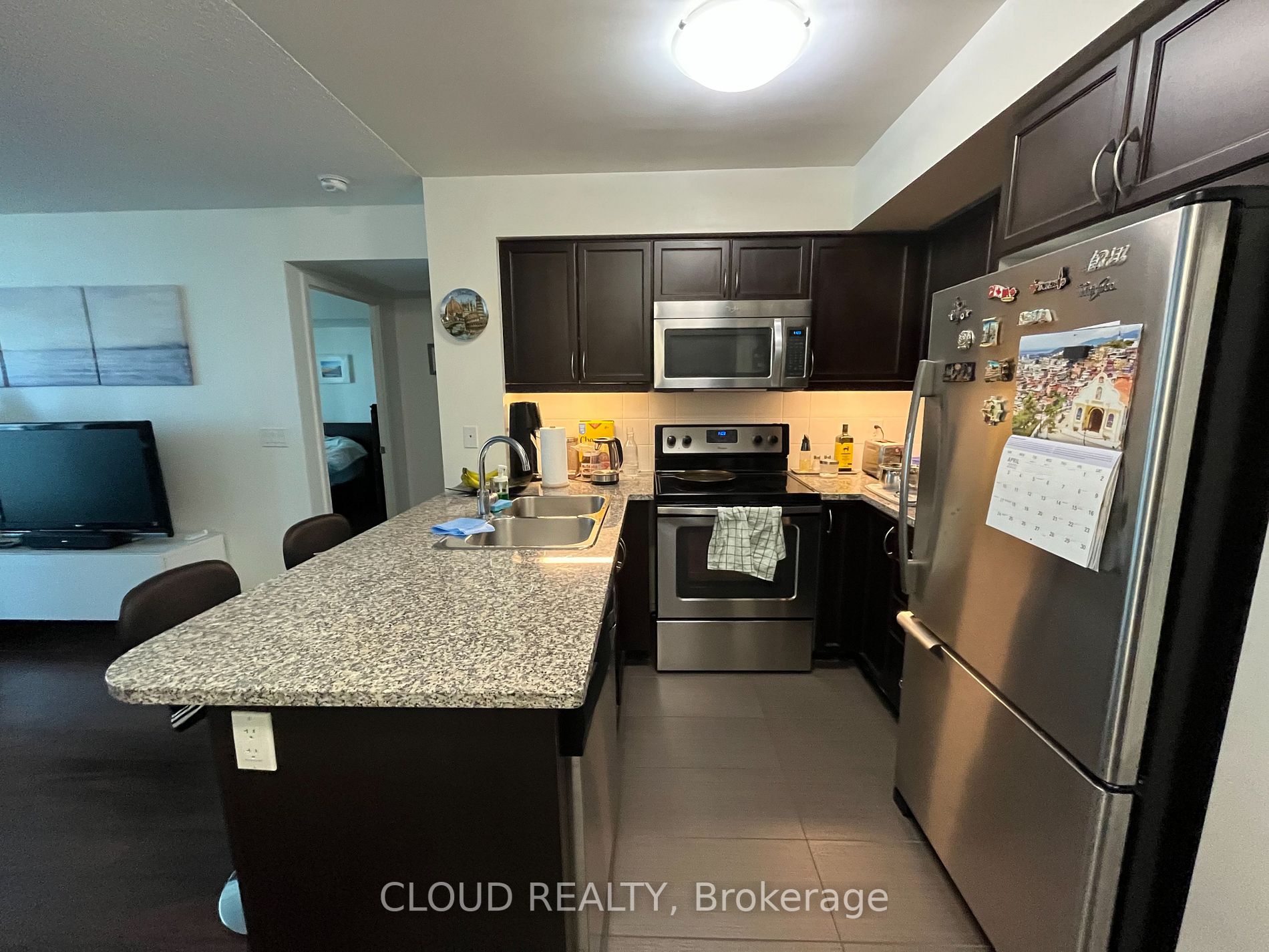 19 Grand Trunk Cres, #1807