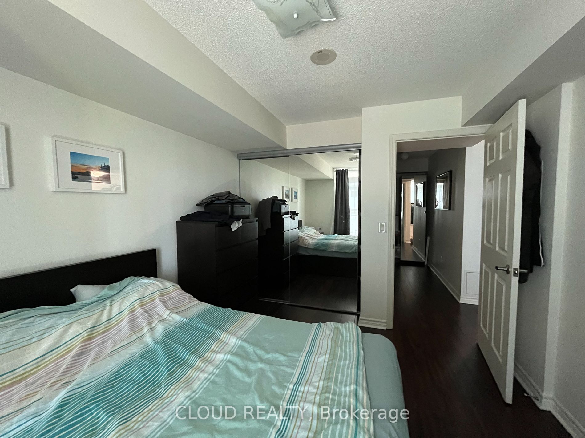 19 Grand Trunk Cres, #1807
