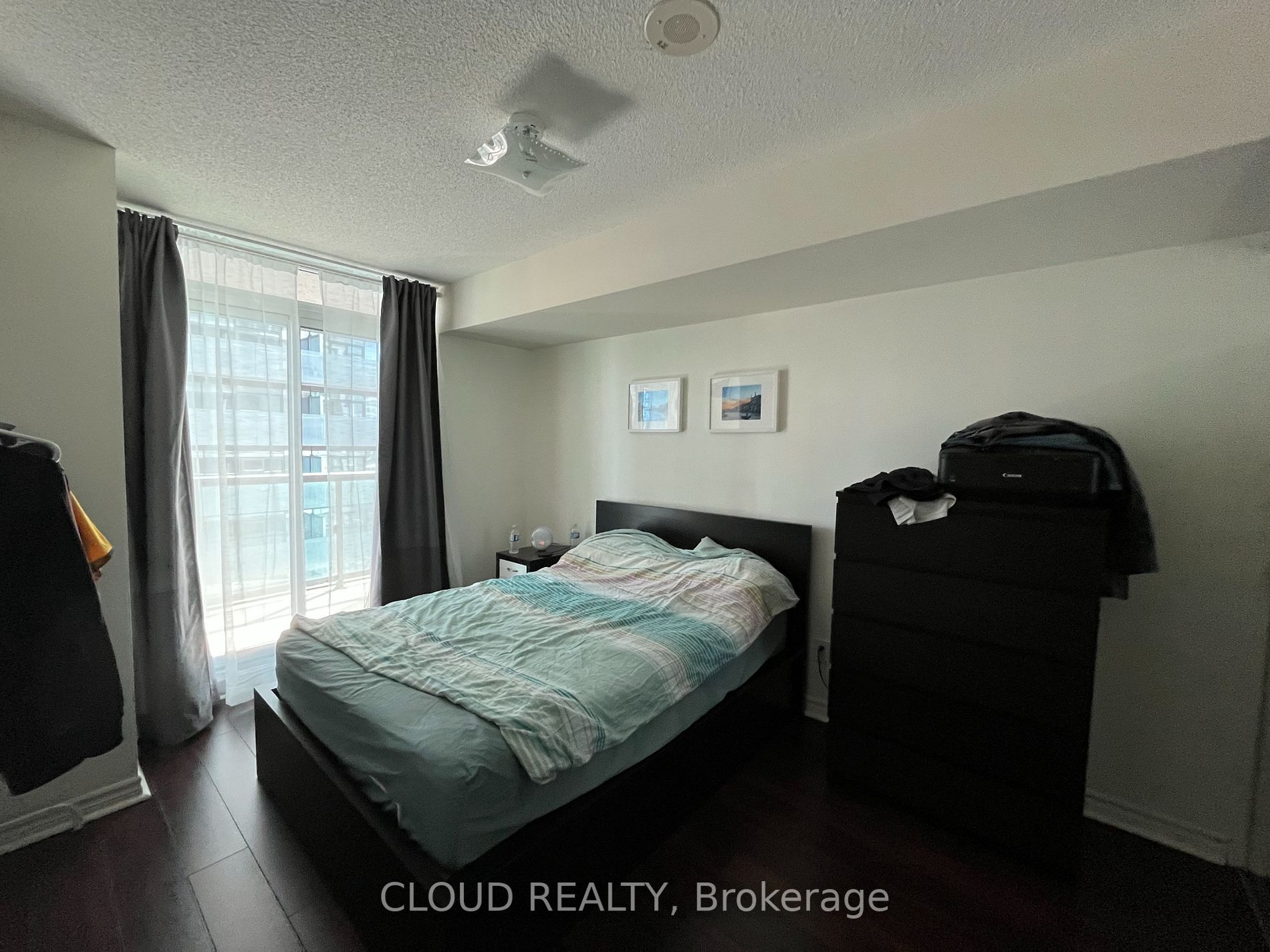 19 Grand Trunk Cres, #1807