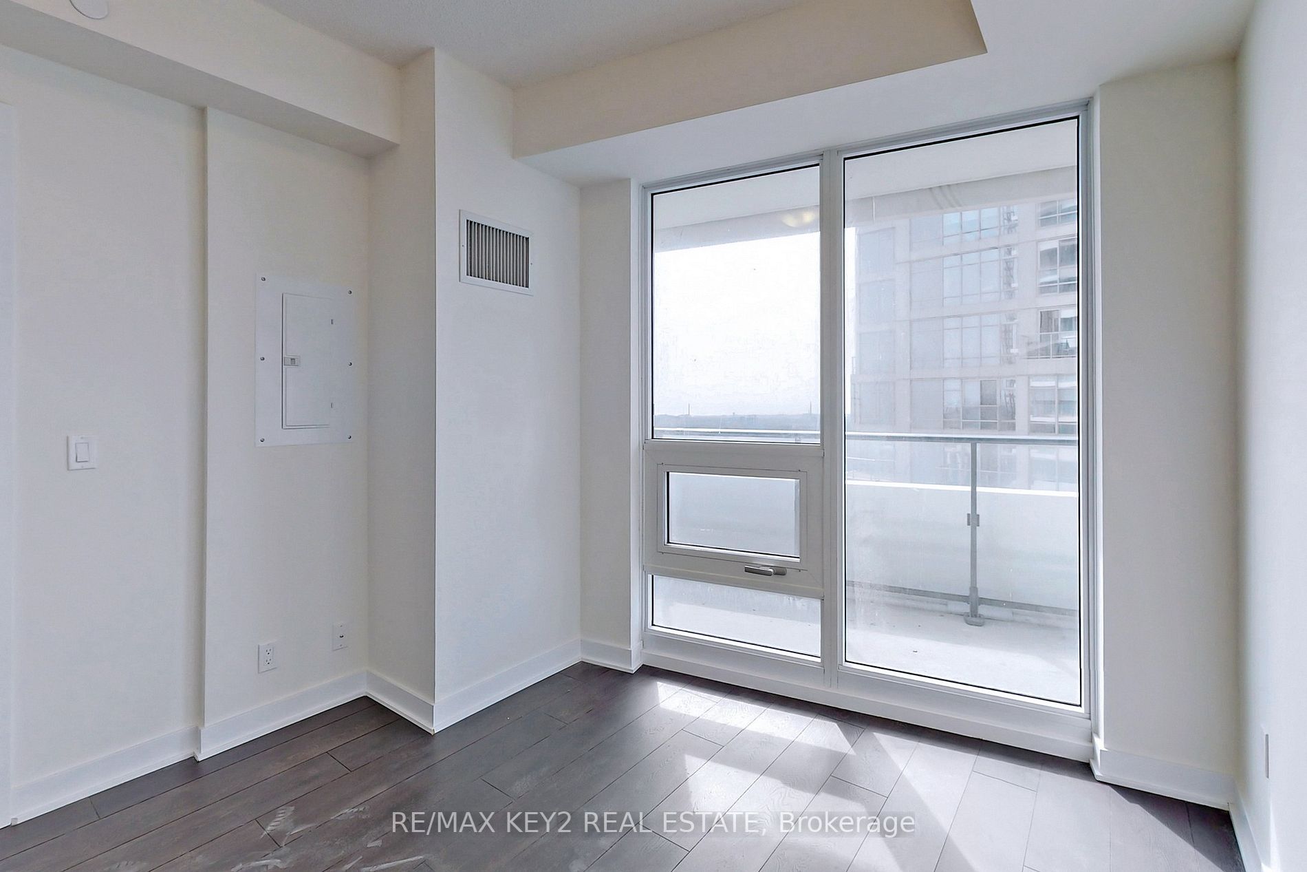 2221 Yonge St, #4104
