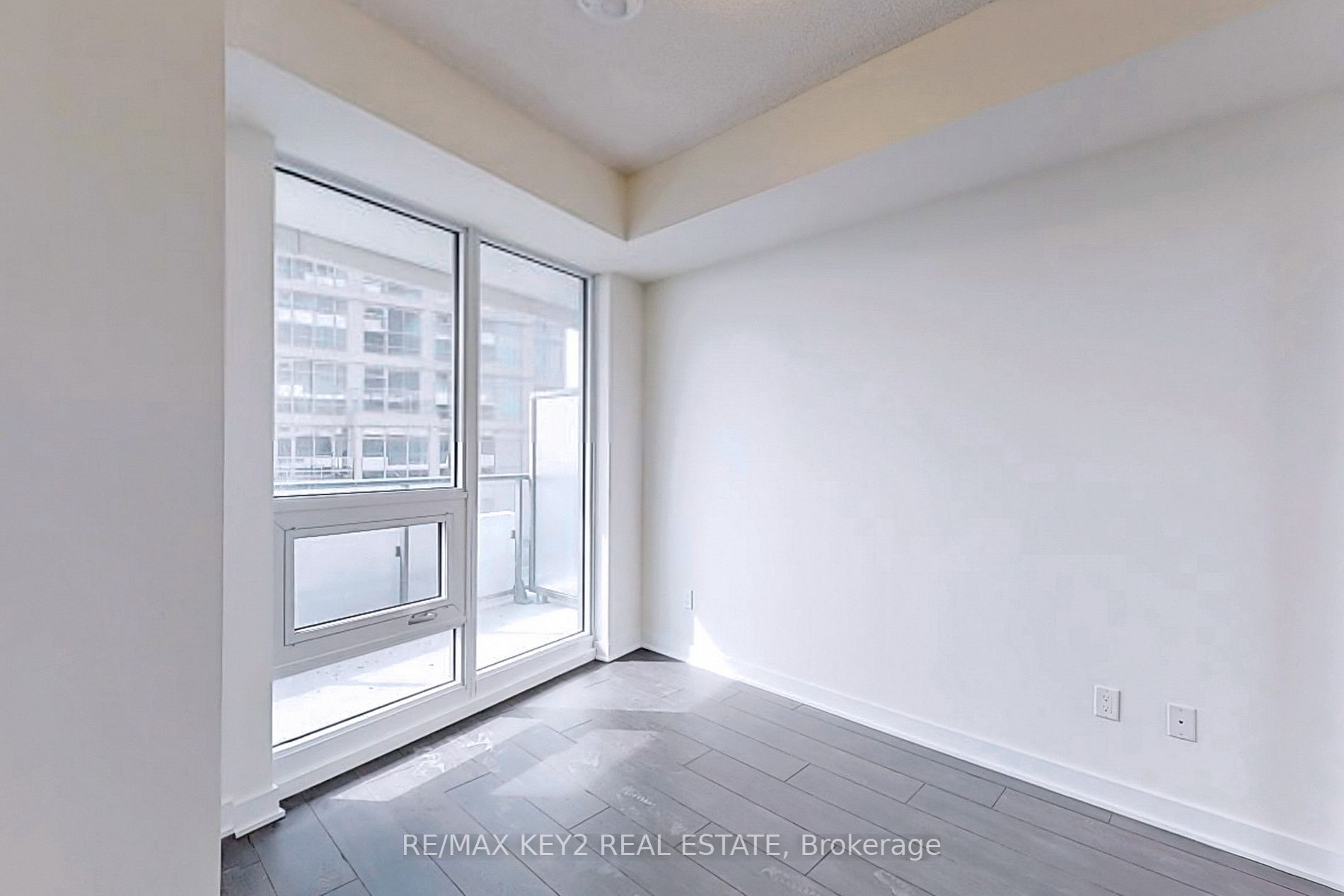 2221 Yonge St, #4104