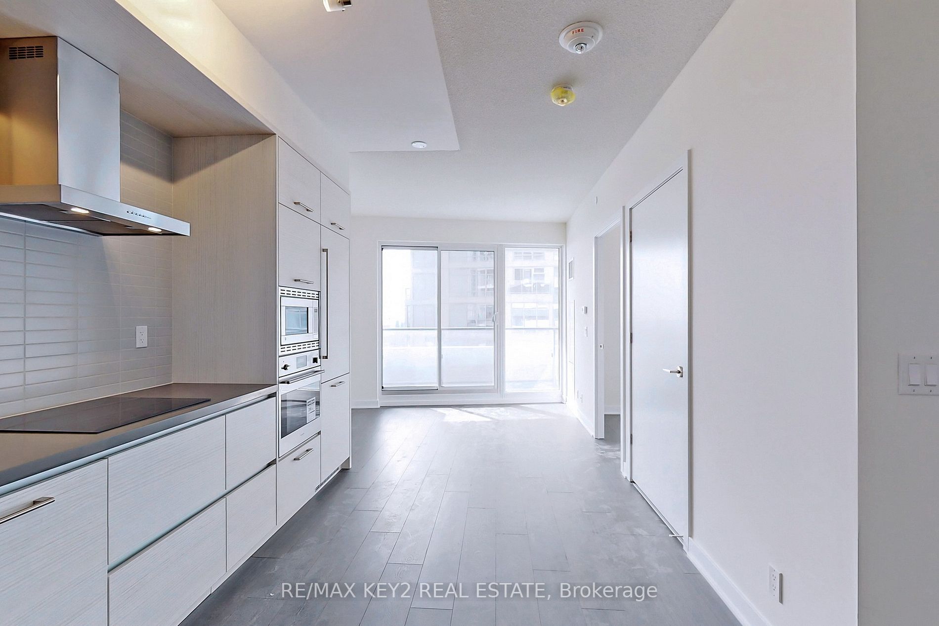 2221 Yonge St, #4104