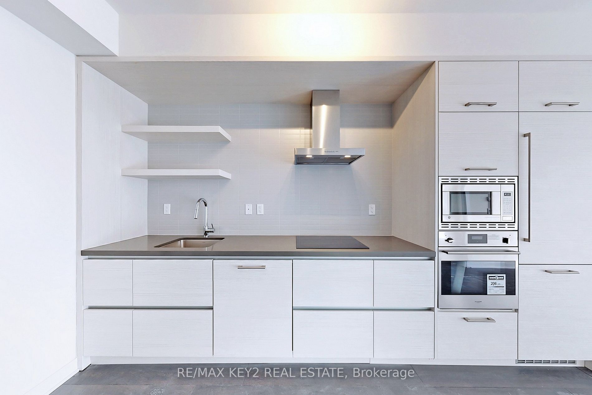 2221 Yonge St, #4104