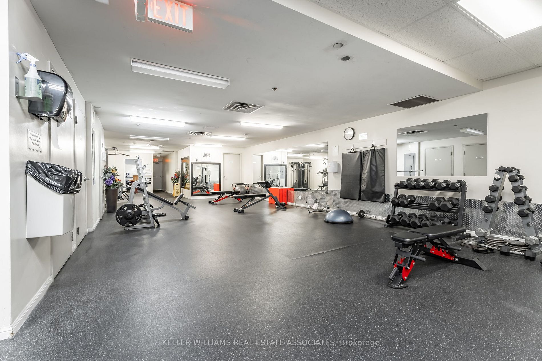 11 Niagara St W, #32