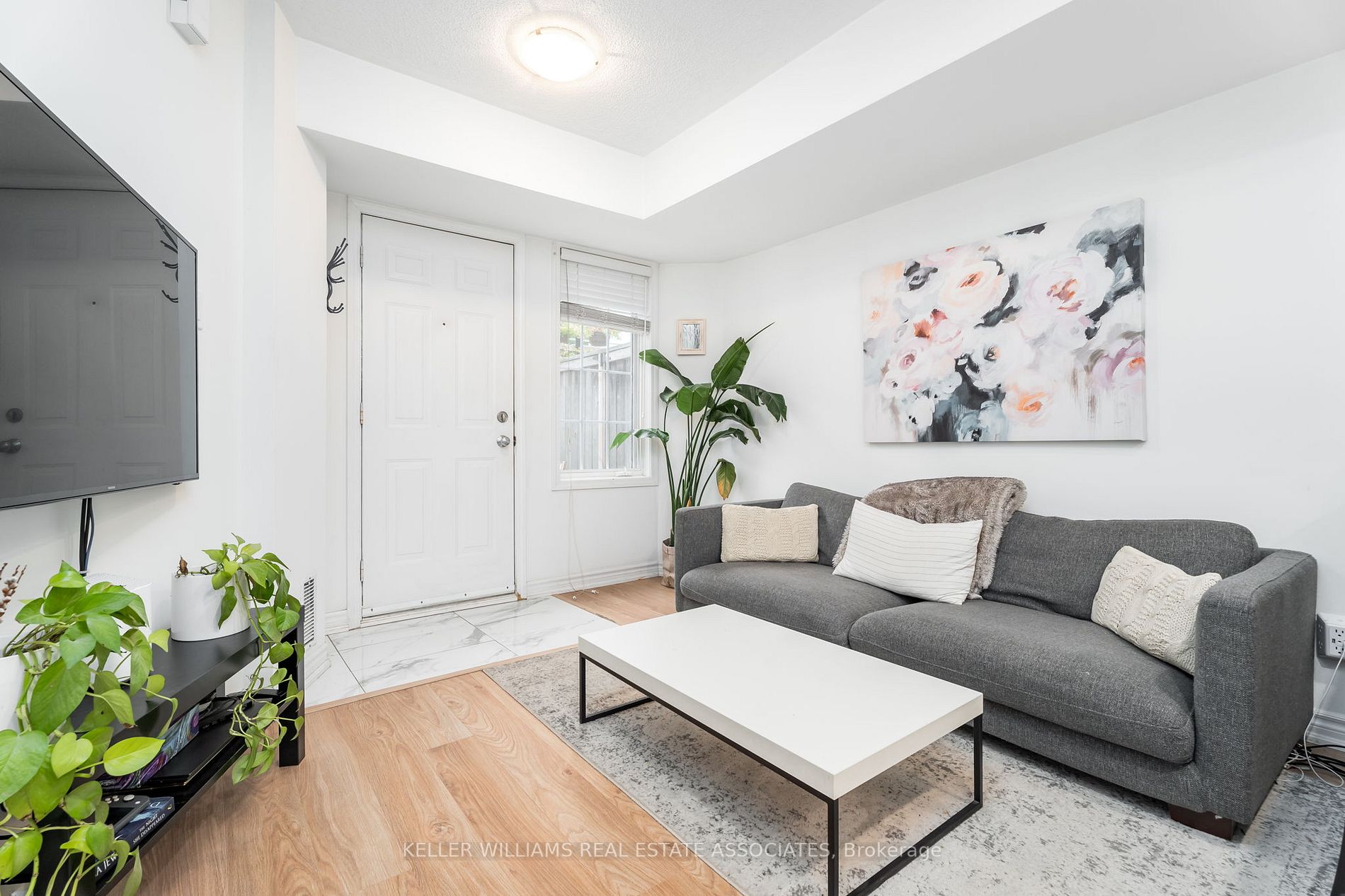 11 Niagara St W, #32
