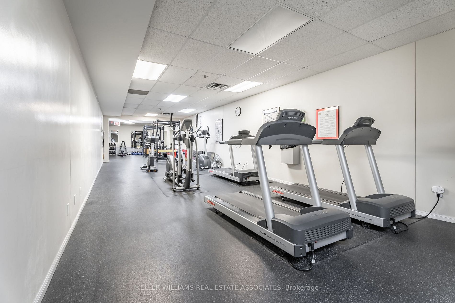11 Niagara St W, #32