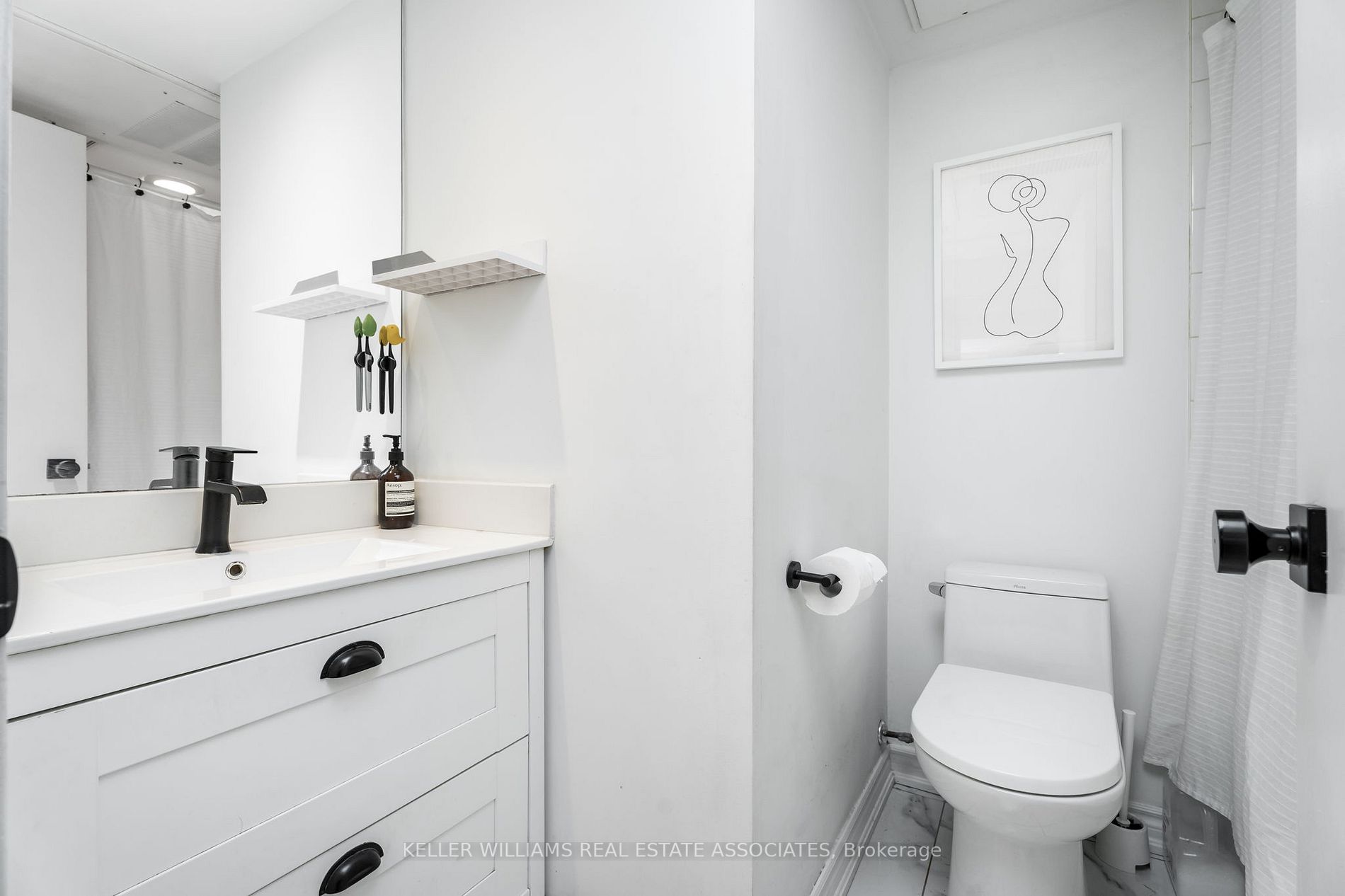 11 Niagara St W, #32