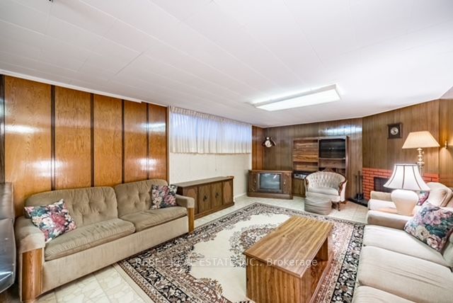 63 Saddle Ridge Dr