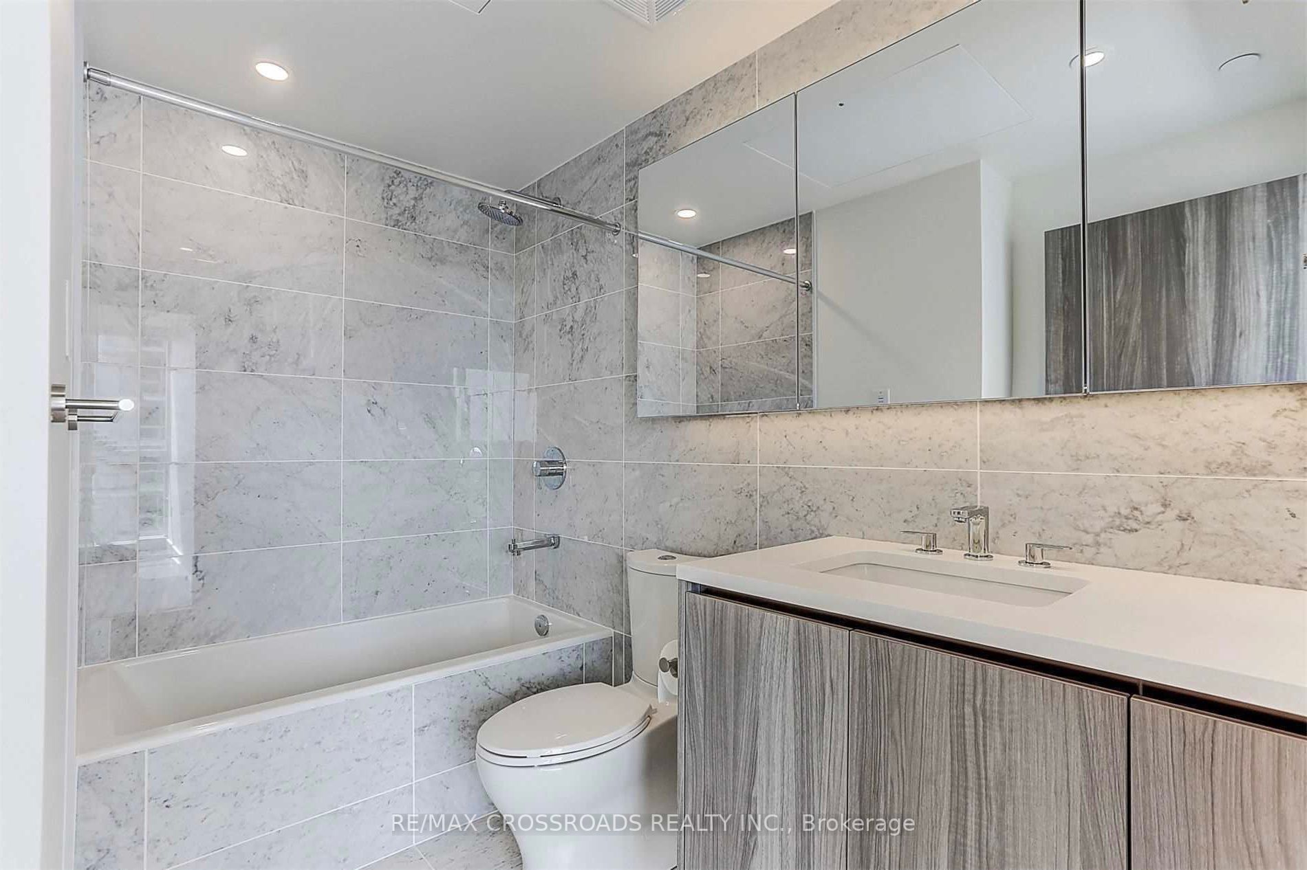 85 Mcmahon Dr, #2509