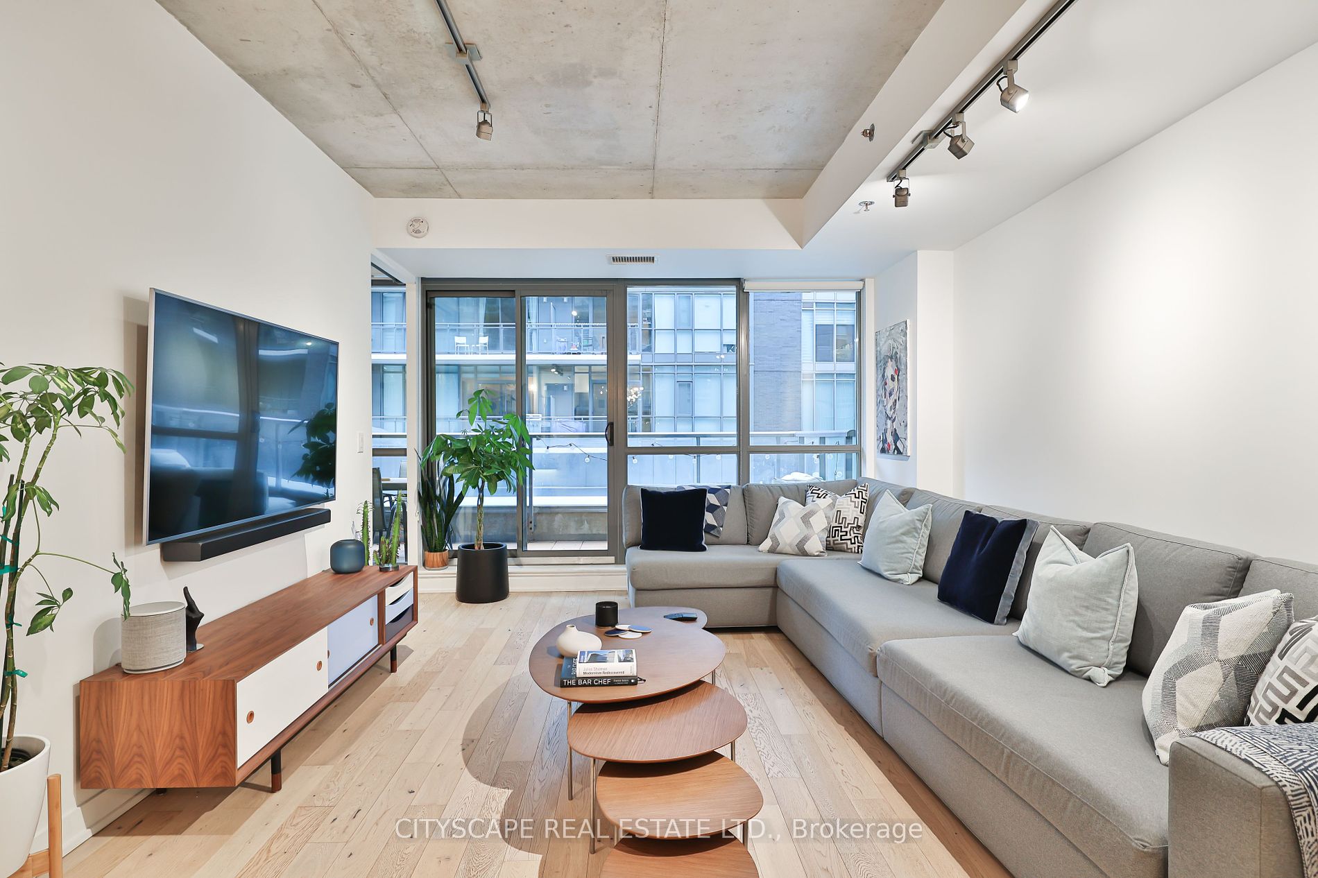 8 Gladstone Ave, #303