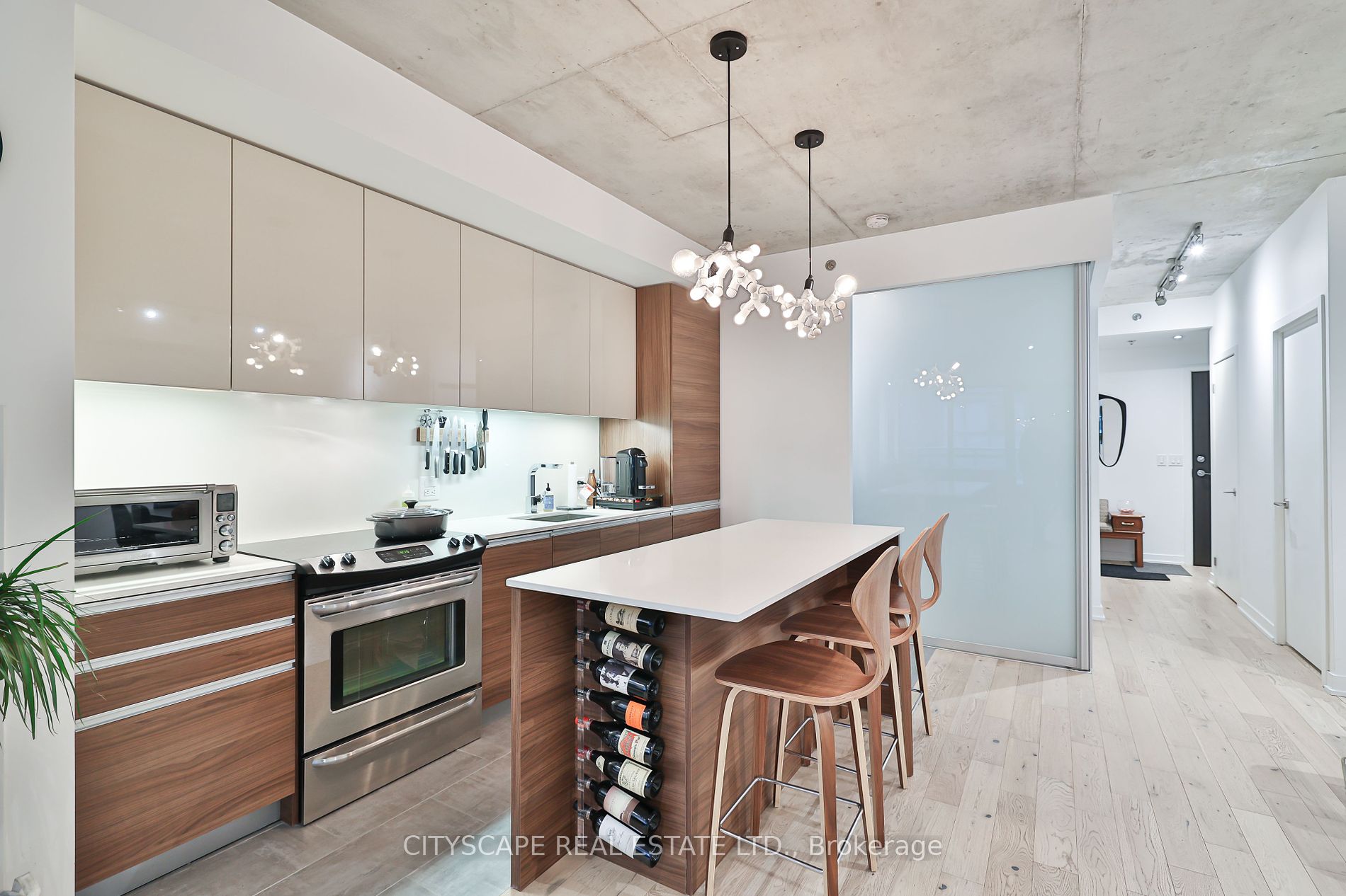 8 Gladstone Ave, #303