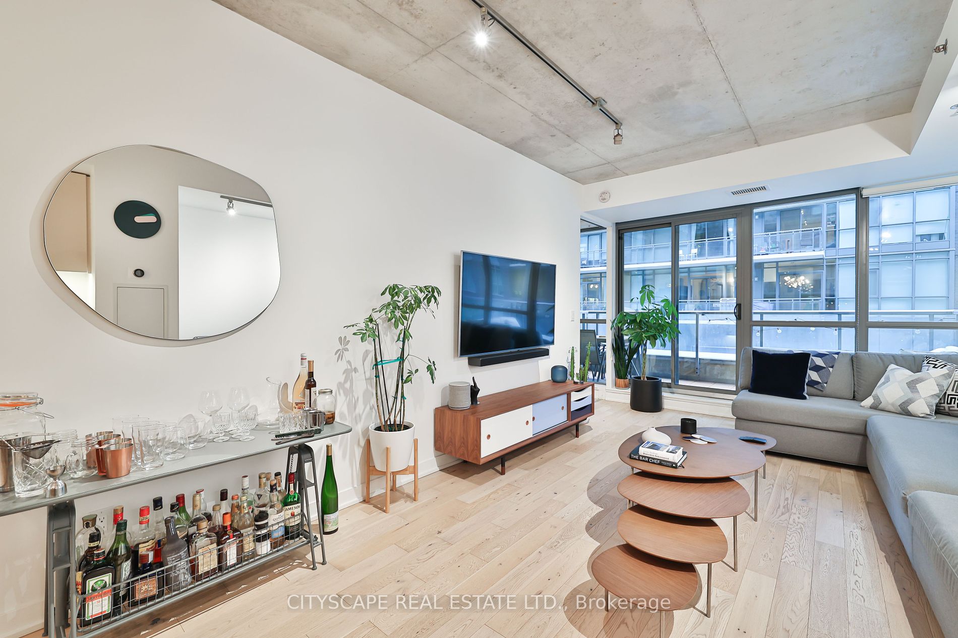 8 Gladstone Ave, #303