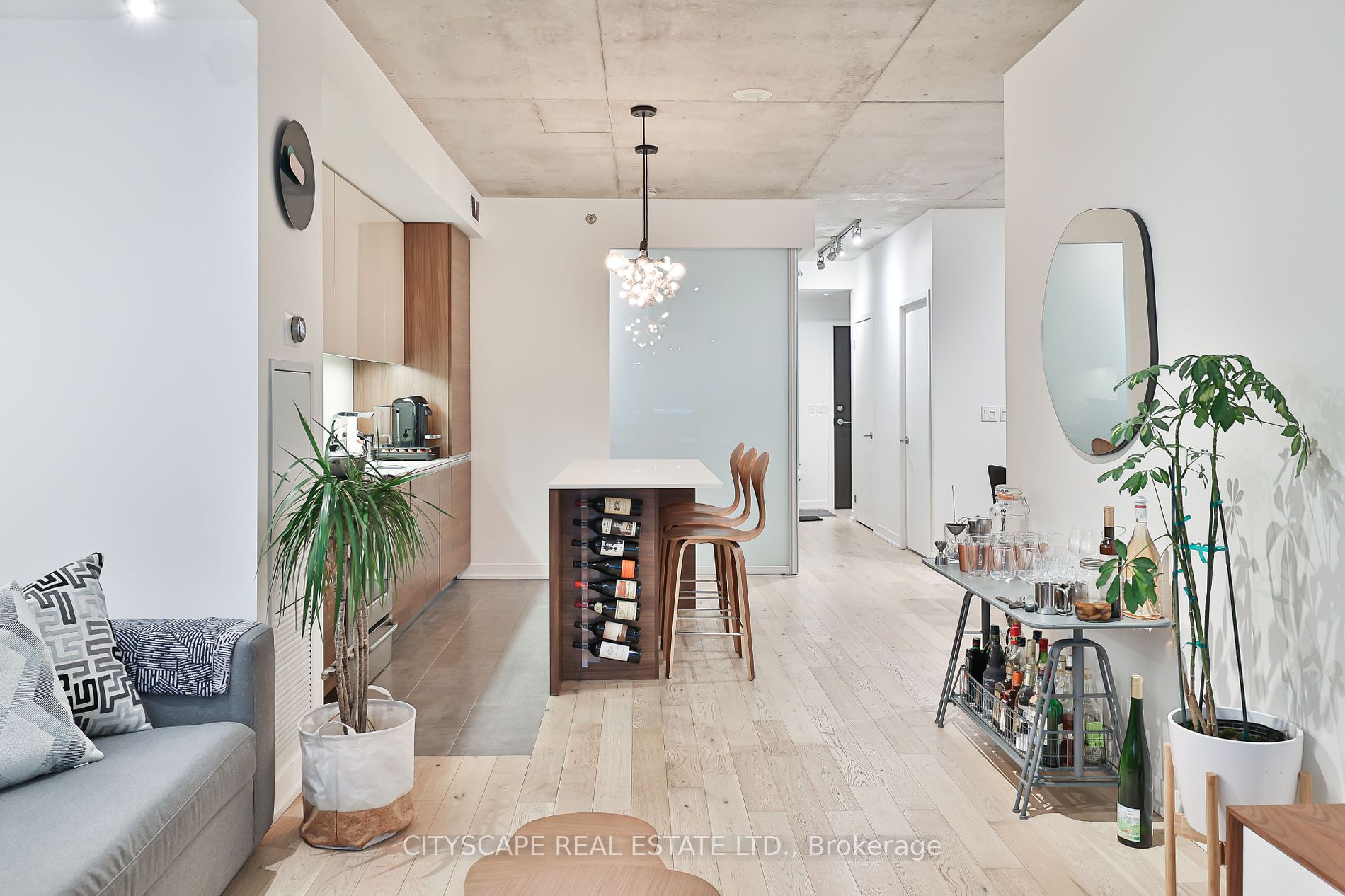 8 Gladstone Ave, #303