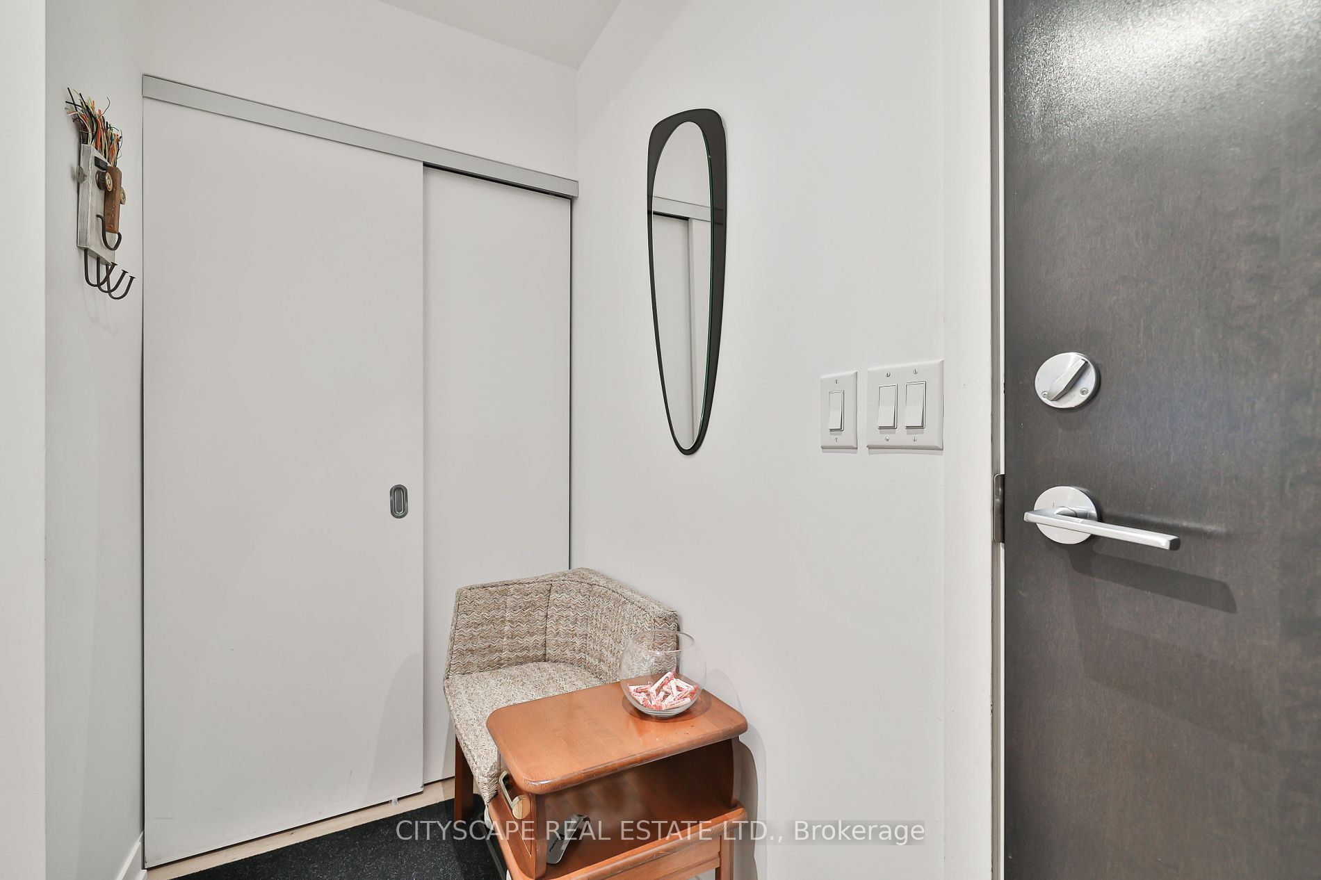 8 Gladstone Ave, #303