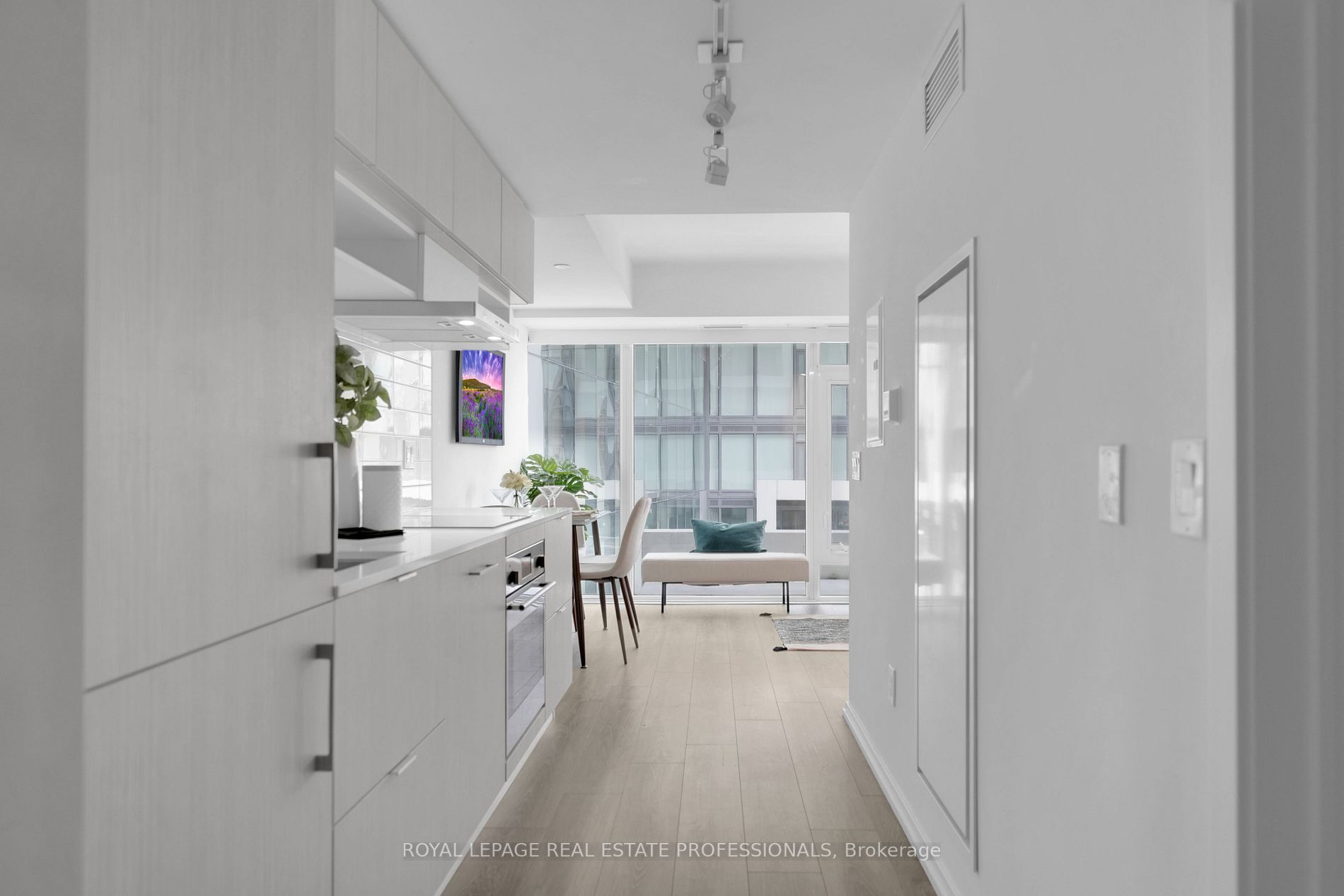 8 Hillsdale Ave E, #843