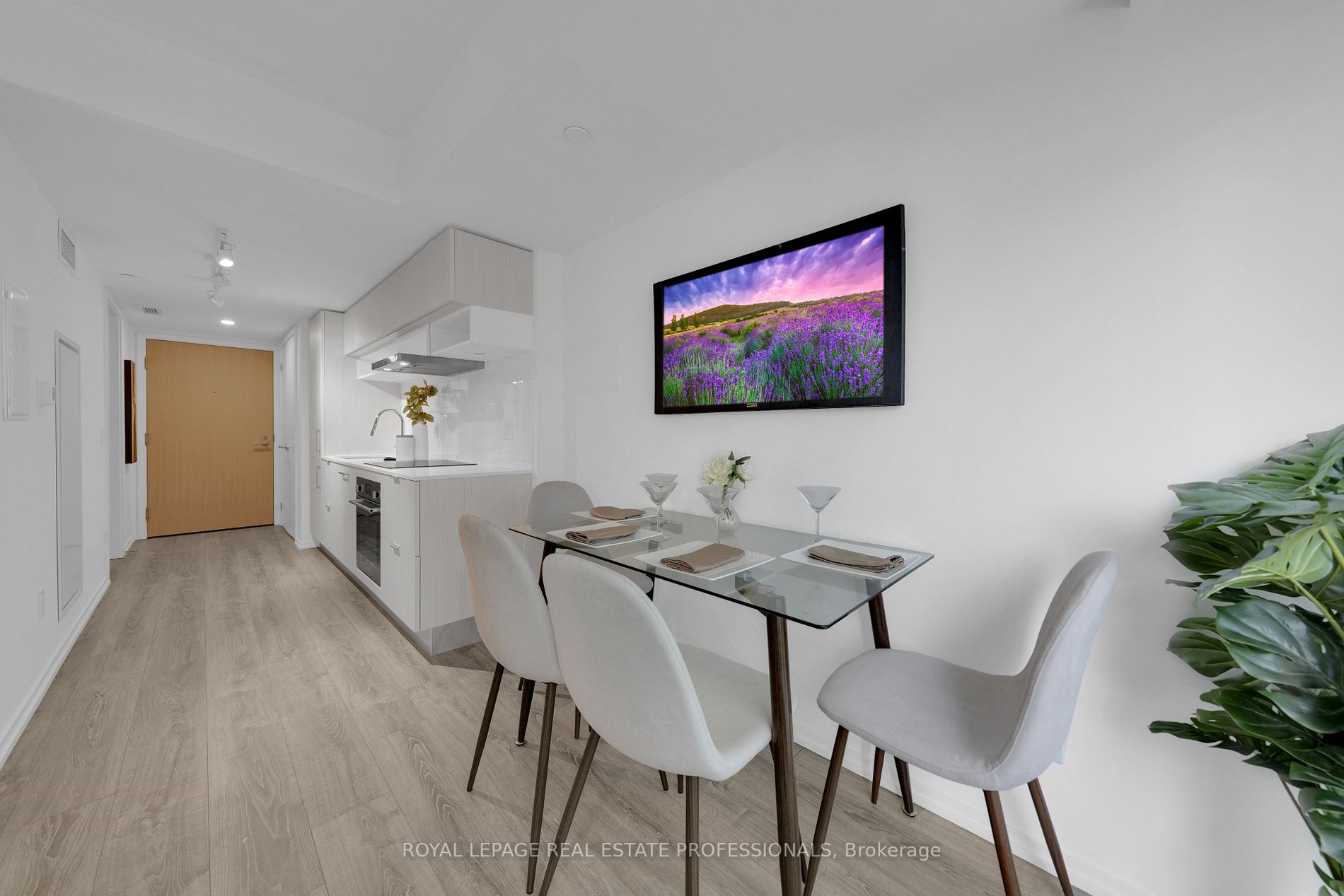 8 Hillsdale Ave E, #843