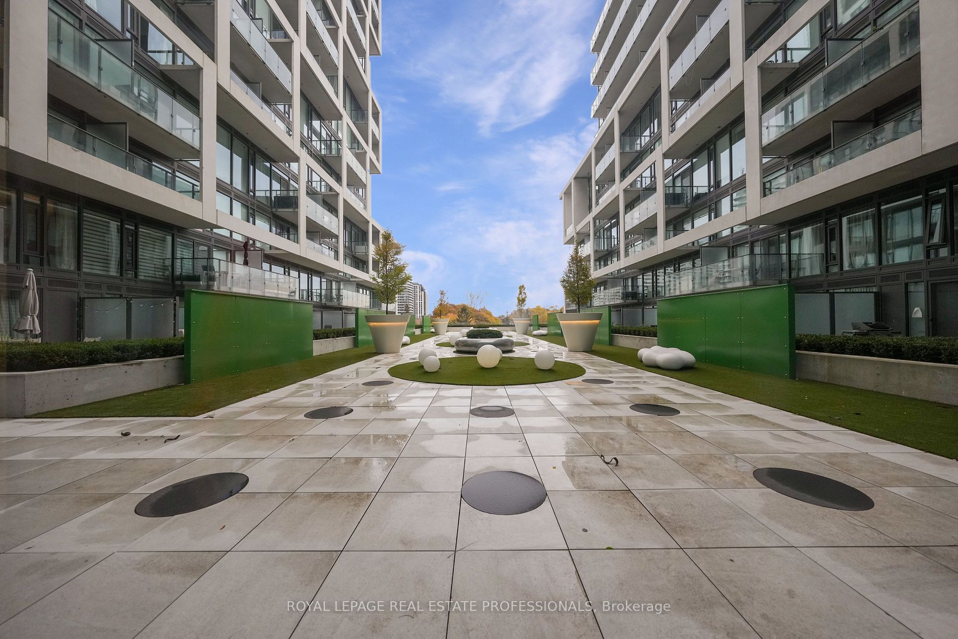 8 Hillsdale Ave E, #843
