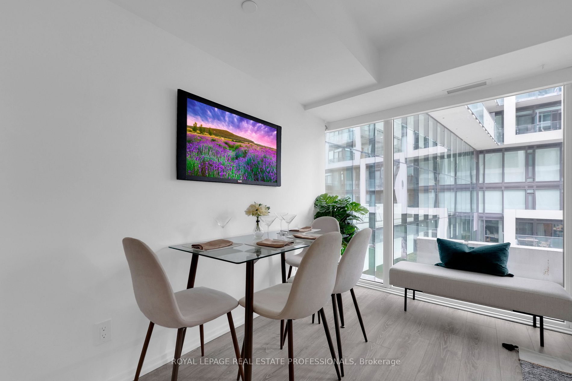 8 Hillsdale Ave E, #843