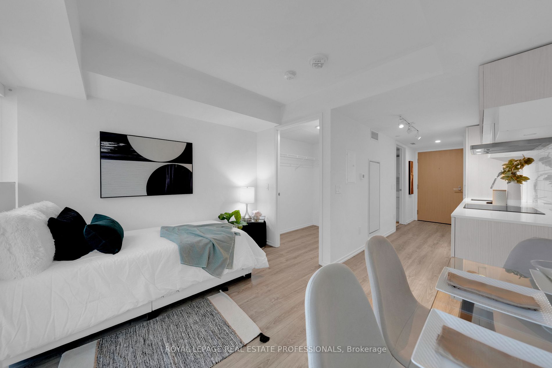 8 Hillsdale Ave E, #843