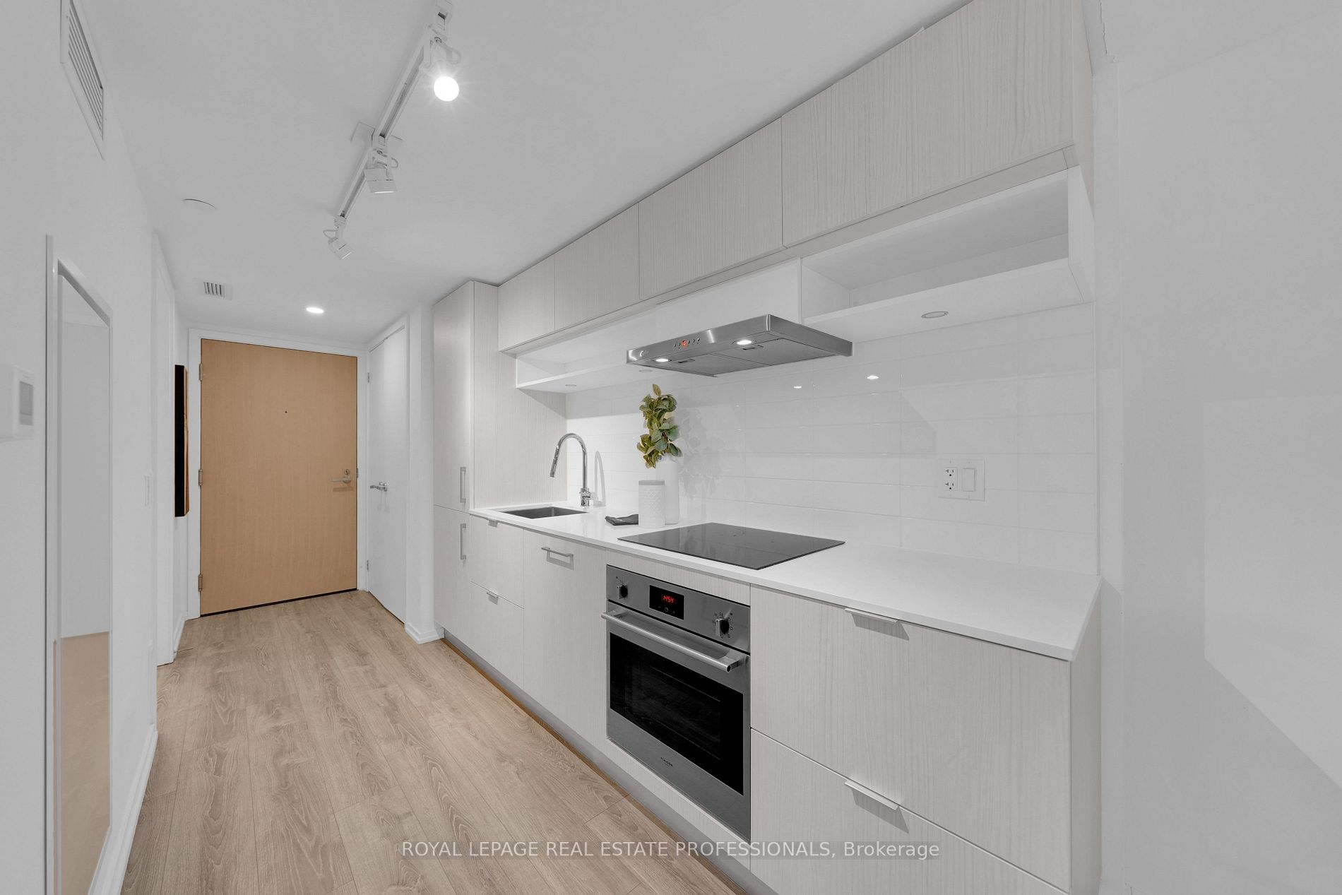 8 Hillsdale Ave E, #843