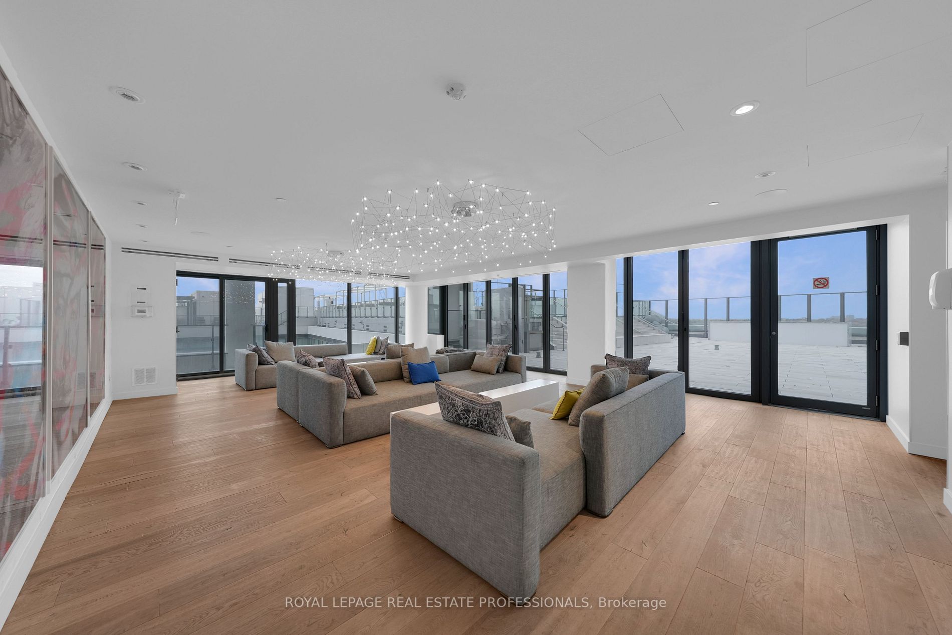 8 Hillsdale Ave E, #843